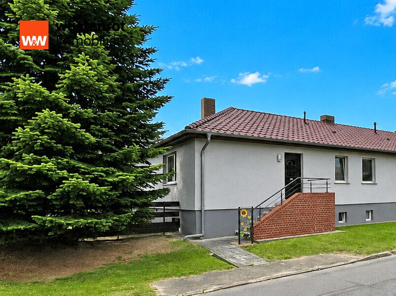 Immobilienangebot - Anklam - Alle - WOHNEN AUF EINER EBENE: DOPPELHAUSHÄLFTE MIT KAMINOFEN + VOLLKELLER + GARAGE + STALL