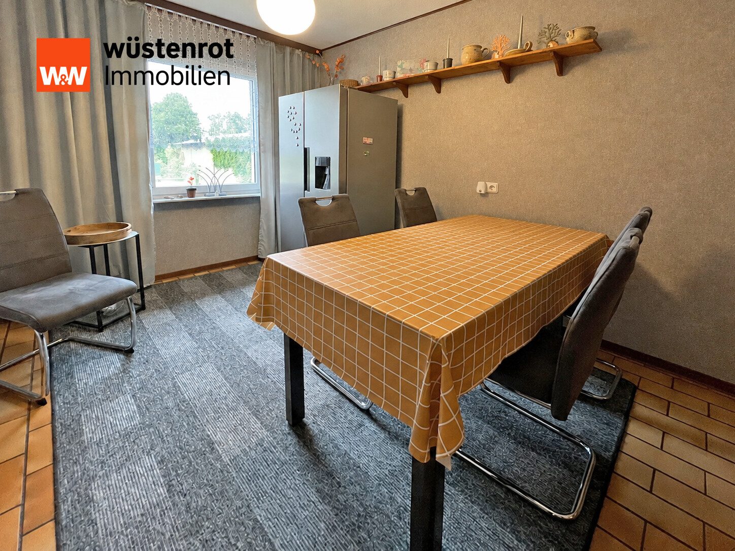 Immobilienangebot - Anklam - Alle - WOHNEN AUF EINER EBENE: DOPPELHAUSHÄLFTE MIT KAMINOFEN + VOLLKELLER + GARAGE + STALL
