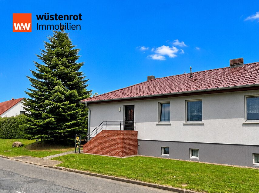 Immobilienangebot - Anklam - Alle - WOHNEN AUF EINER EBENE: DOPPELHAUSHÄLFTE MIT KAMINOFEN + VOLLKELLER + GARAGE + STALL