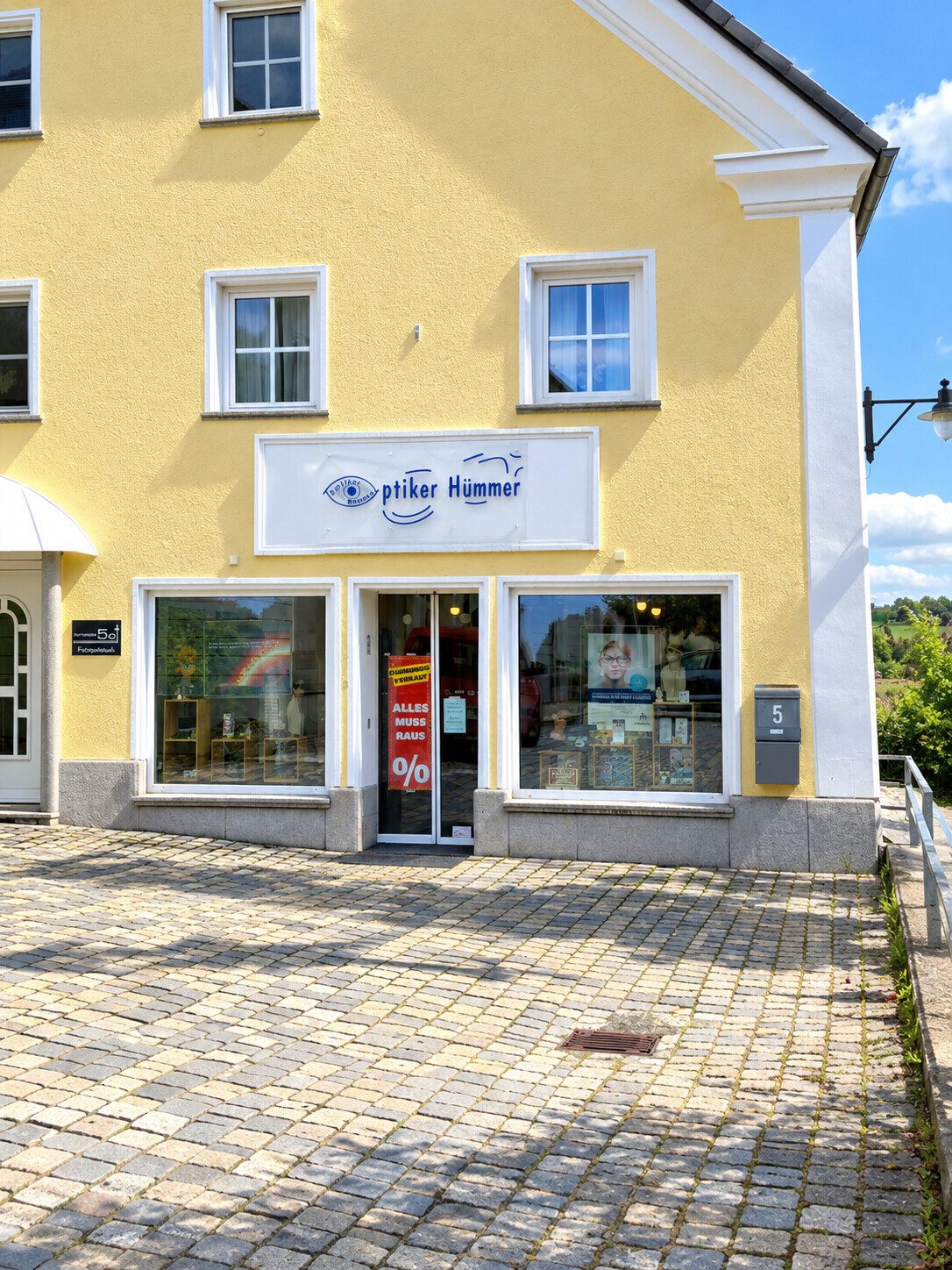 Front-Schaufenster Immobilienangebot - Röhrnbach - Alle - Tolle Gewerberäumlichkeiten im Herzen des Marktes Röhrnbach!
ideal für Büro, Praxen, Laden u.v.m.