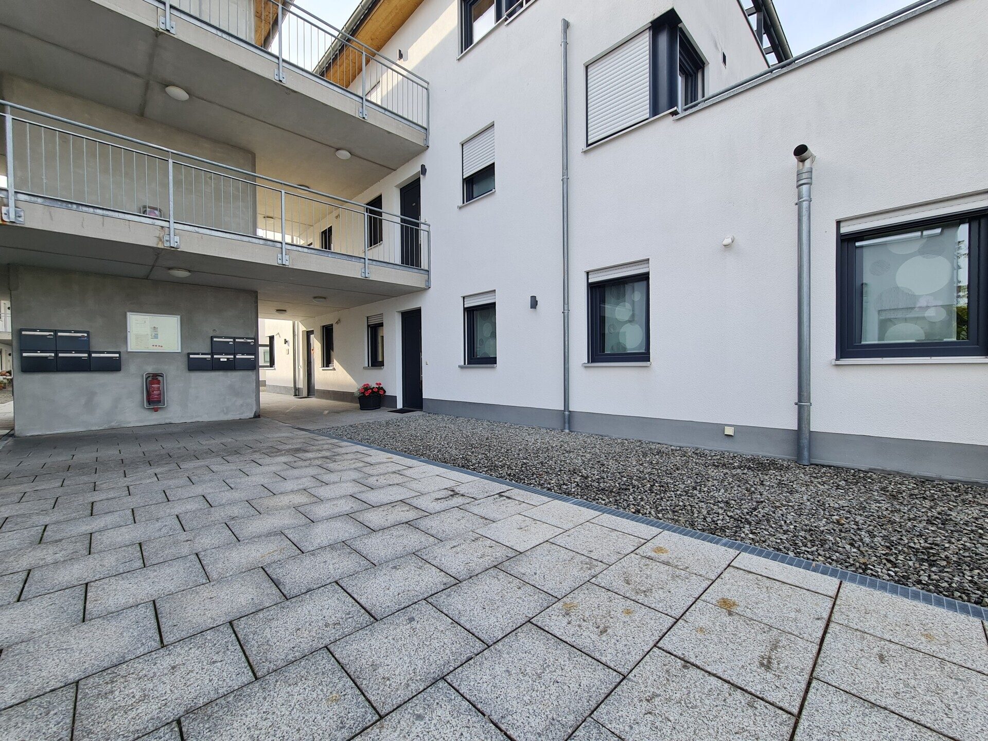 Immobilienangebot - Simbach - Alle - Tür auf - Herz rein!
Tolle, neuwertige 3-Zimmer-ETW (EG) super Lage, mega Terrasse und Garten, EBK..