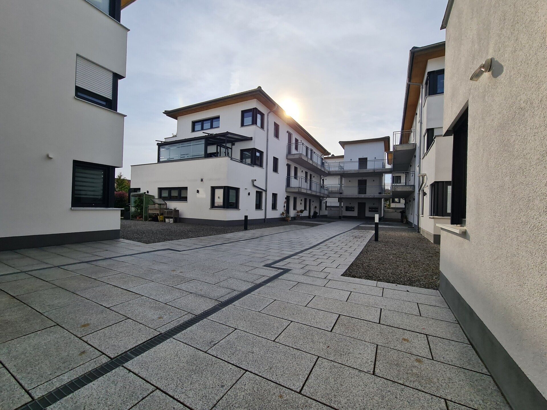 Immobilienangebot - Simbach - Alle - Tür auf - Herz rein!
Tolle, neuwertige 3-Zimmer-ETW (EG) super Lage, mega Terrasse und Garten, EBK..