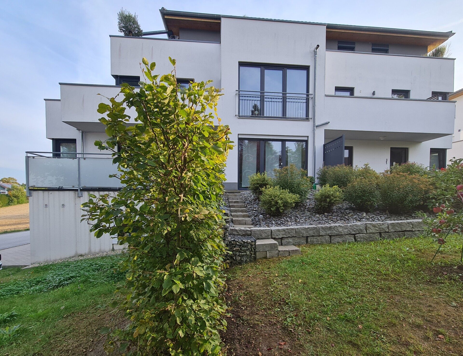 Immobilienangebot - Simbach - Alle - Tür auf - Herz rein!
Tolle, neuwertige 3-Zimmer-ETW (EG) super Lage, mega Terrasse und Garten, EBK..