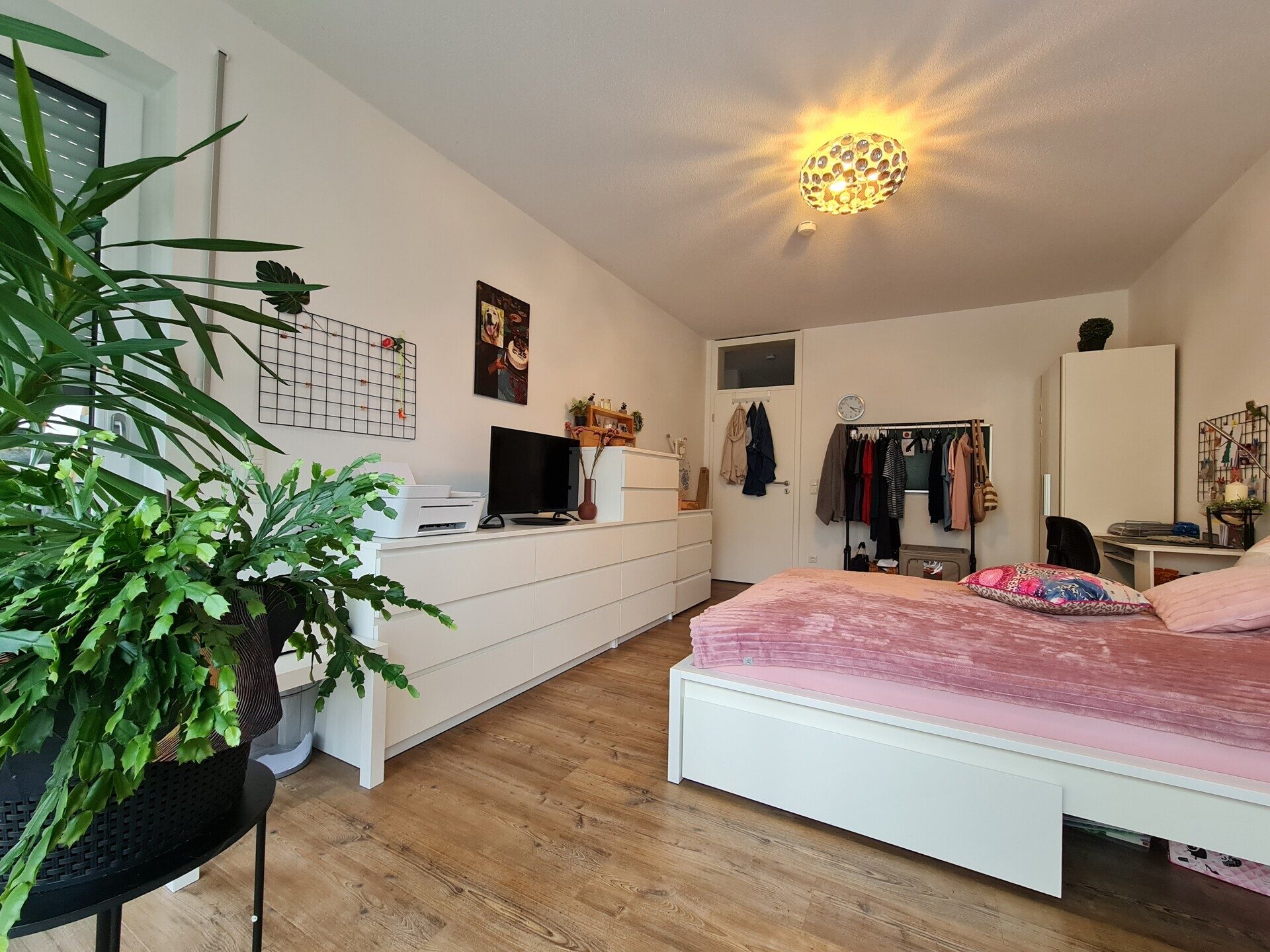 Immobilienangebot - Simbach - Alle - Tür auf - Herz rein!
Tolle, neuwertige 3-Zimmer-ETW (EG) super Lage, mega Terrasse und Garten, EBK..