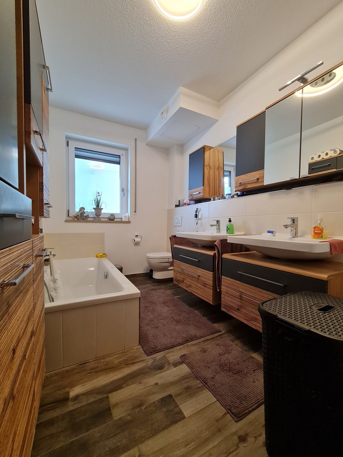 Immobilienangebot - Simbach - Alle - Tür auf - Herz rein!
Tolle, neuwertige 3-Zimmer-ETW (EG) super Lage, mega Terrasse und Garten, EBK..