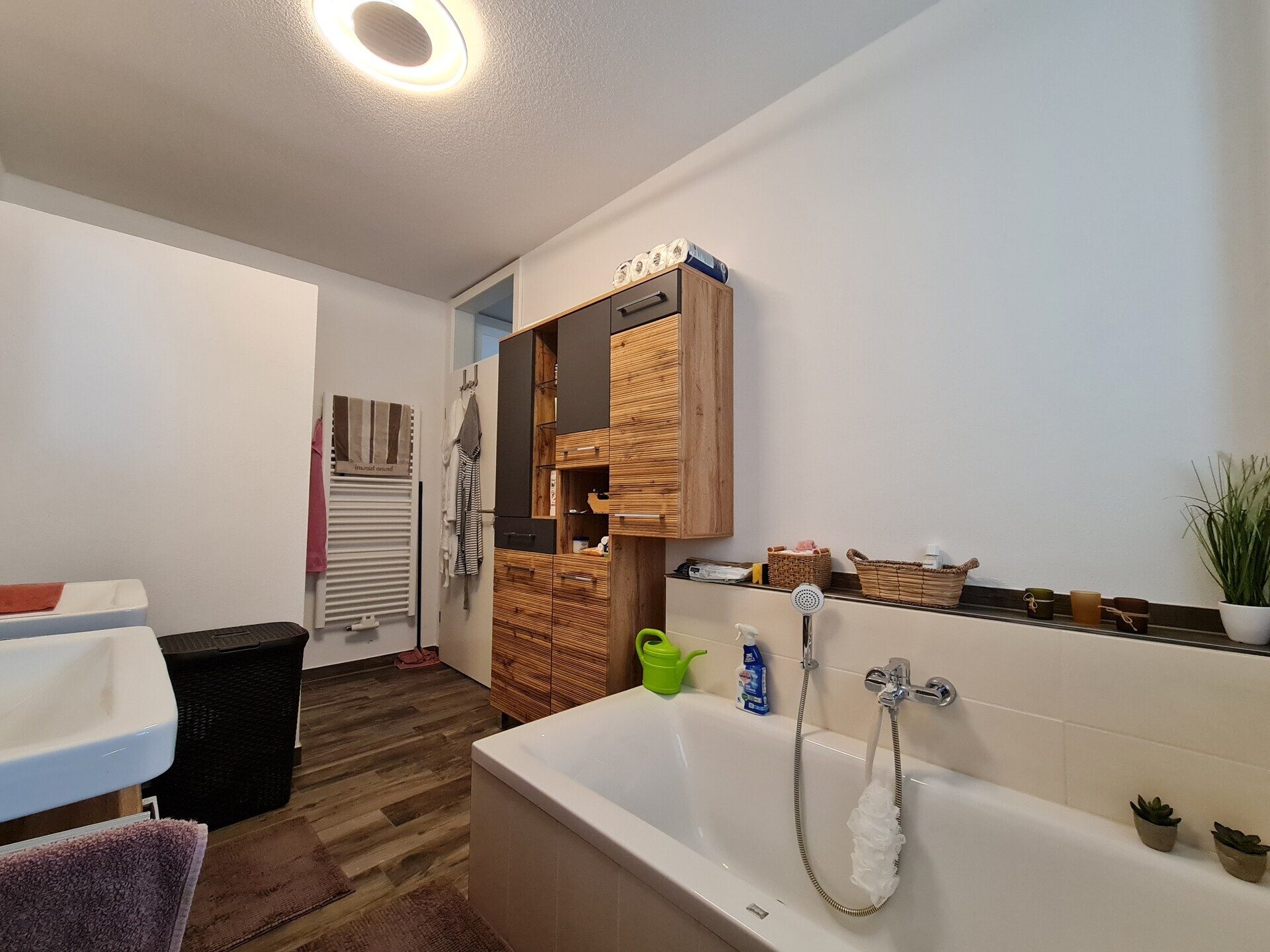 Immobilienangebot - Simbach - Alle - Tür auf - Herz rein!
Tolle, neuwertige 3-Zimmer-ETW (EG) super Lage, mega Terrasse und Garten, EBK..