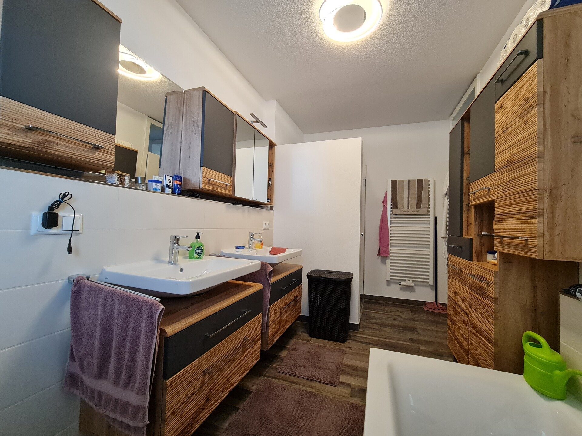 Immobilienangebot - Simbach - Alle - Tür auf - Herz rein!
Tolle, neuwertige 3-Zimmer-ETW (EG) super Lage, mega Terrasse und Garten, EBK..