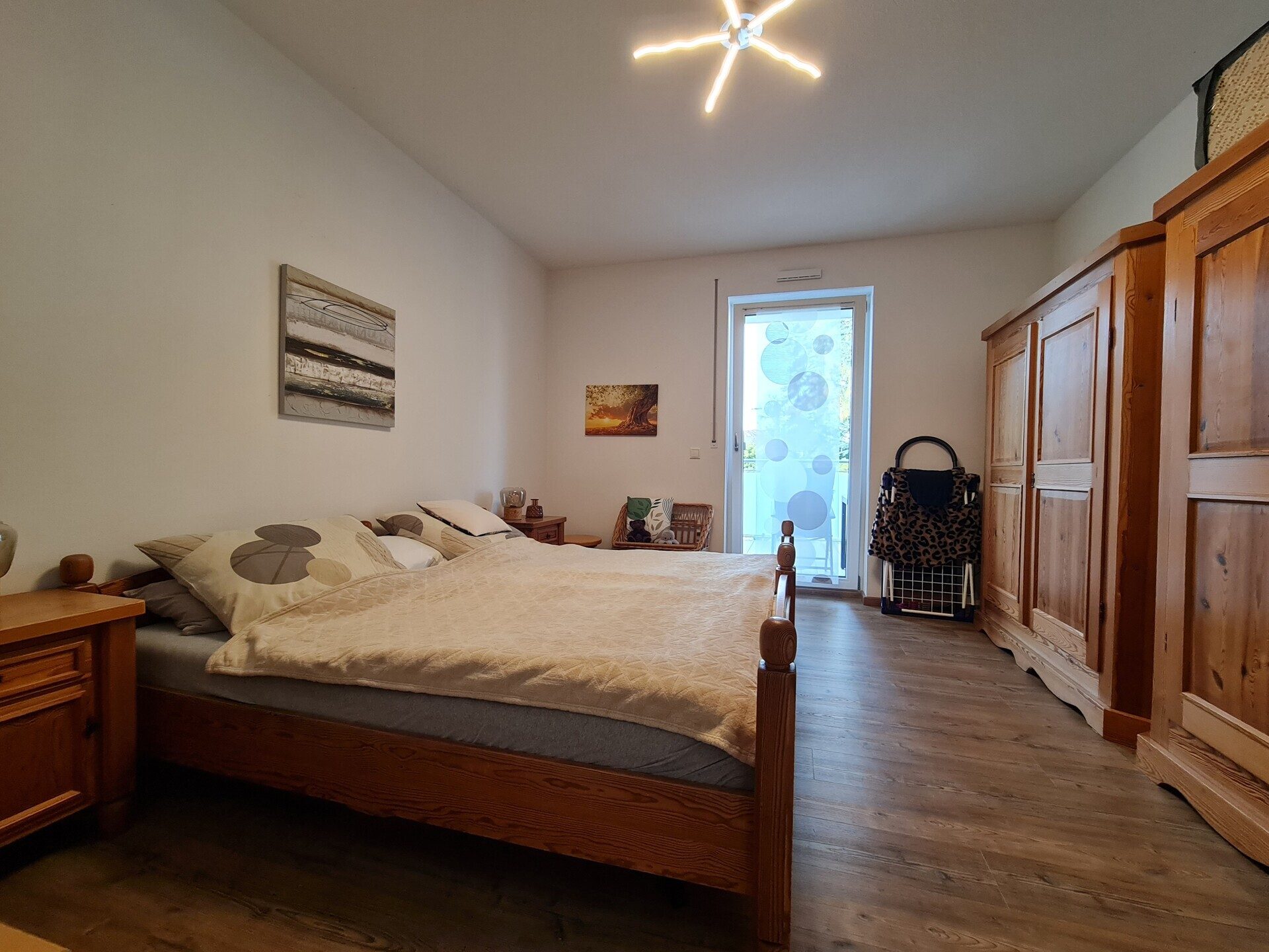Immobilienangebot - Simbach - Alle - Tür auf - Herz rein!
Tolle, neuwertige 3-Zimmer-ETW (EG) super Lage, mega Terrasse und Garten, EBK..
