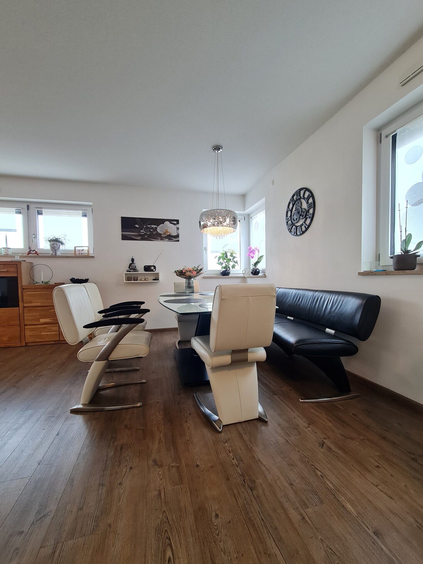 Immobilienangebot - Simbach - Alle - Tür auf - Herz rein!
Tolle, neuwertige 3-Zimmer-ETW (EG) super Lage, mega Terrasse und Garten, EBK..