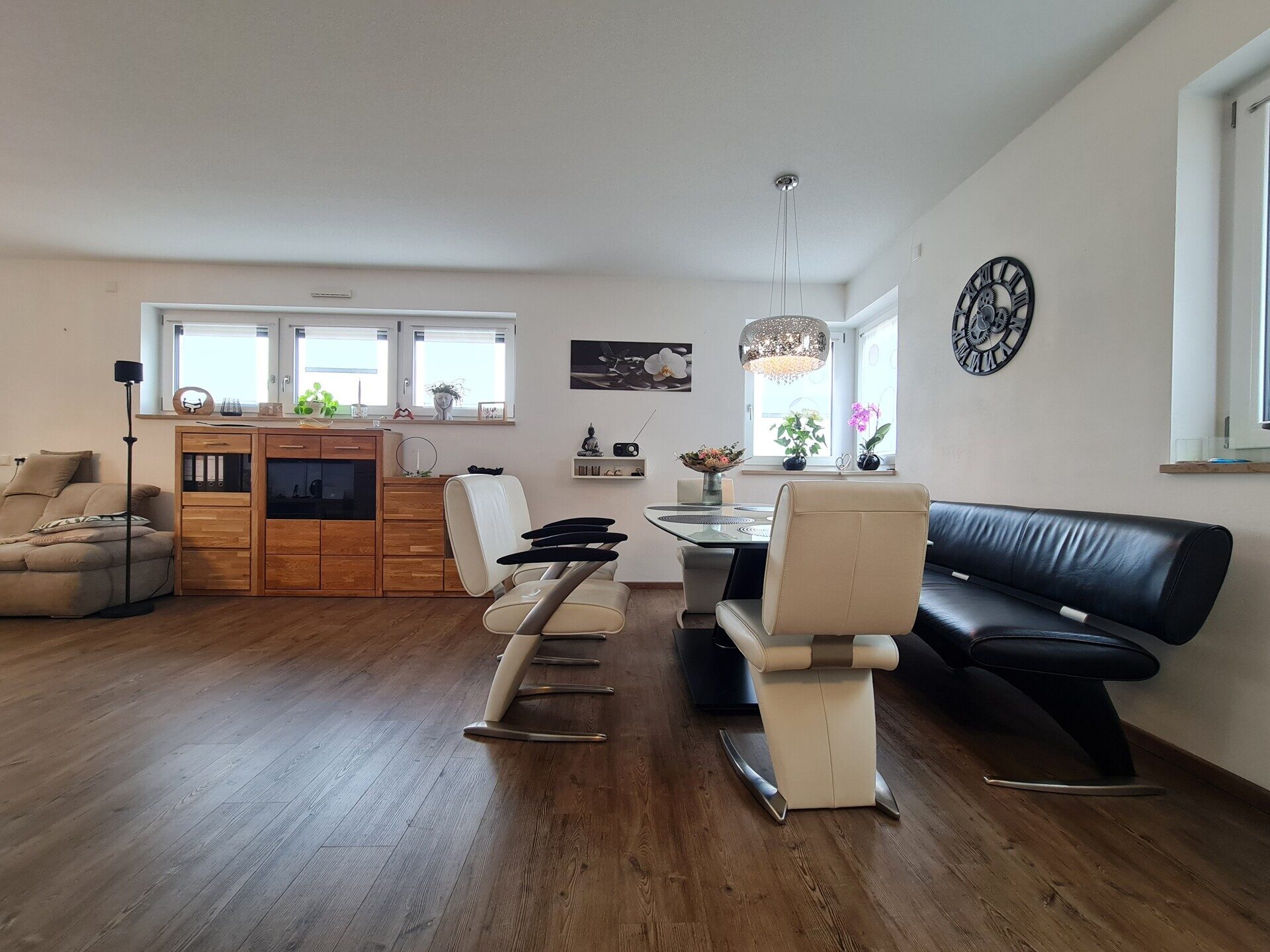 Immobilienangebot - Simbach - Alle - Tür auf - Herz rein!
Tolle, neuwertige 3-Zimmer-ETW (EG) super Lage, mega Terrasse und Garten, EBK..