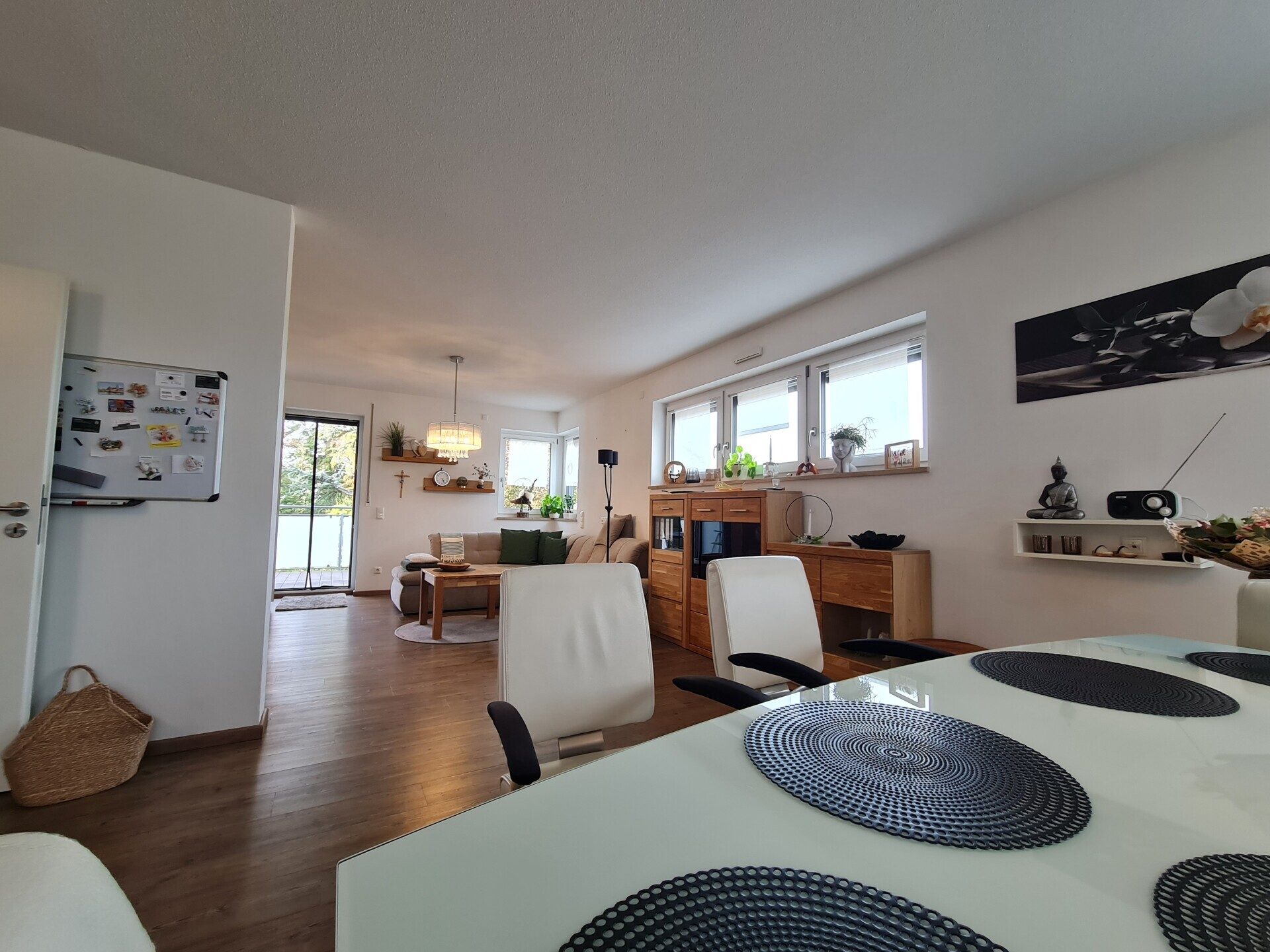 Immobilienangebot - Simbach - Alle - Tür auf - Herz rein!
Tolle, neuwertige 3-Zimmer-ETW (EG) super Lage, mega Terrasse und Garten, EBK..