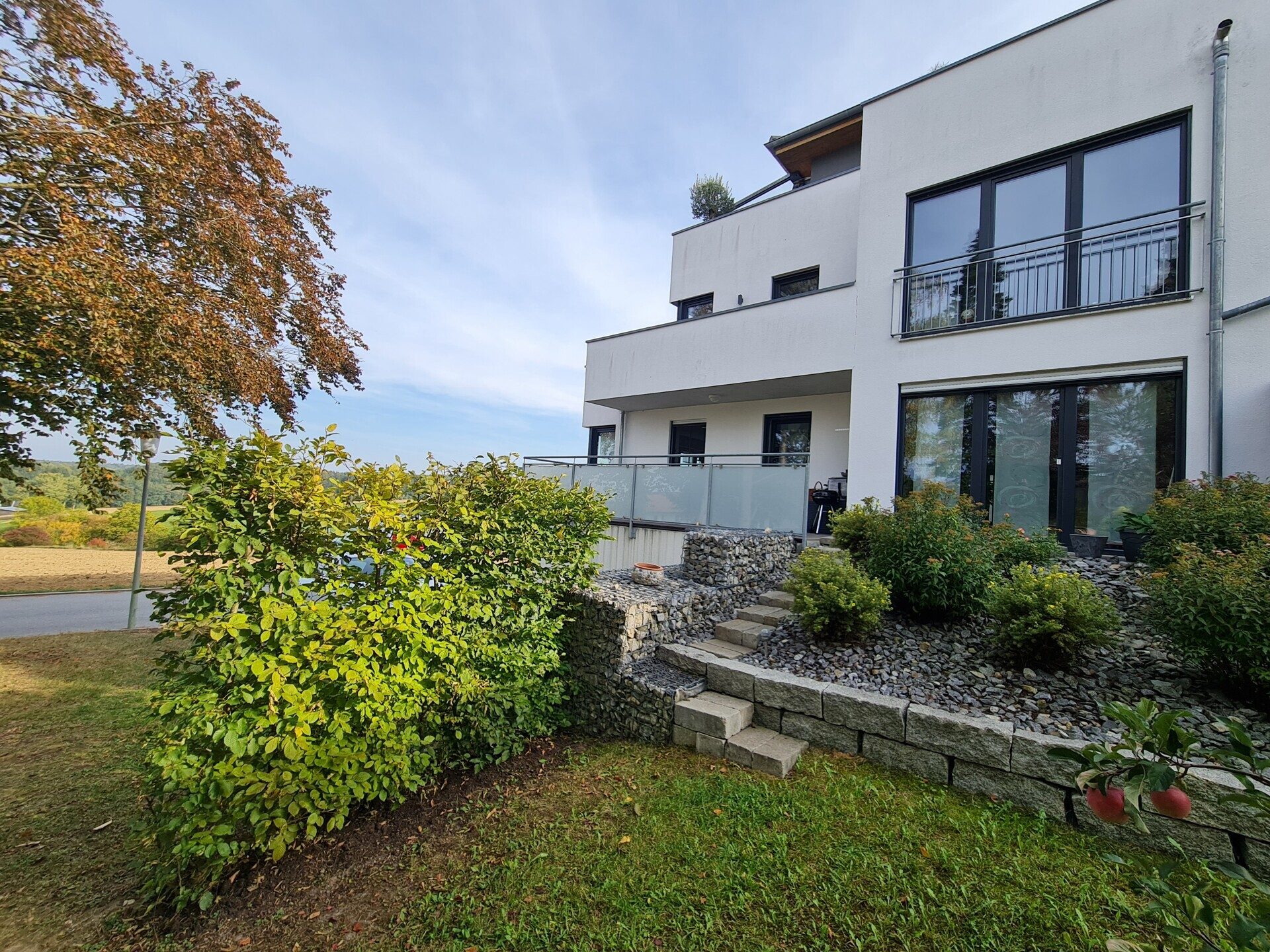 Immobilienangebot - Simbach - Alle - Tür auf - Herz rein!
Tolle, neuwertige 3-Zimmer-ETW (EG) super Lage, mega Terrasse und Garten, EBK..