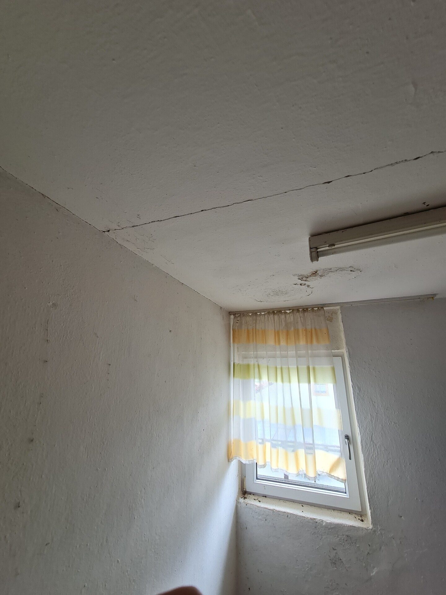 Immobilienangebot - Lam - Alle - Schnäppchen für Handwerker oder Investoren!
Sonniges, renovierungsbedürftiges EFH in schöner Lage.