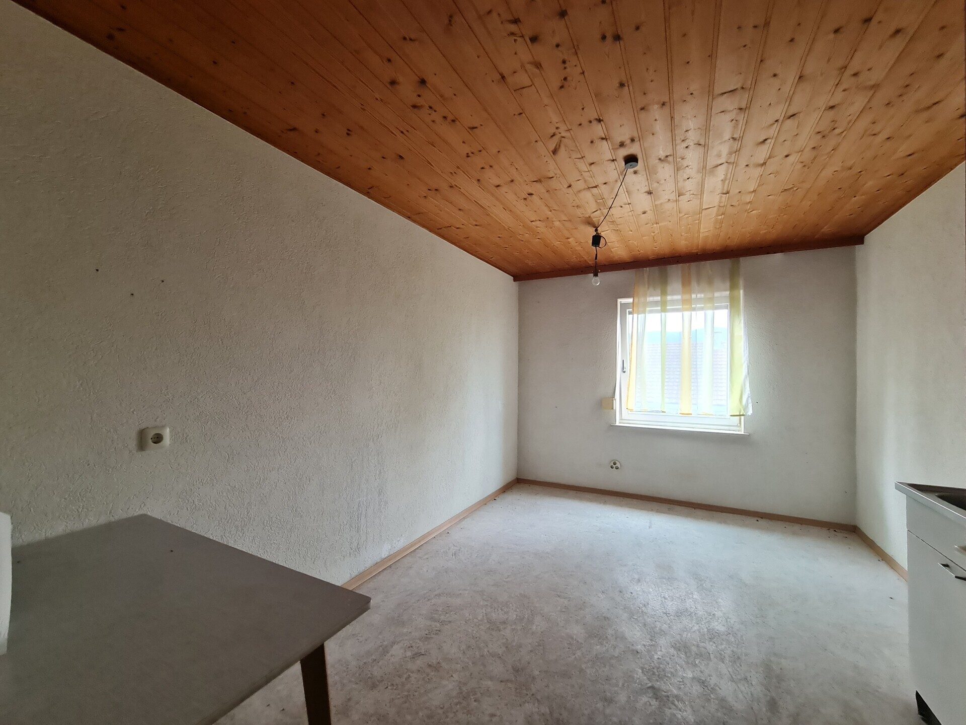 Immobilienangebot - Lam - Alle - Schnäppchen für Handwerker oder Investoren!
Sonniges, renovierungsbedürftiges EFH in schöner Lage.