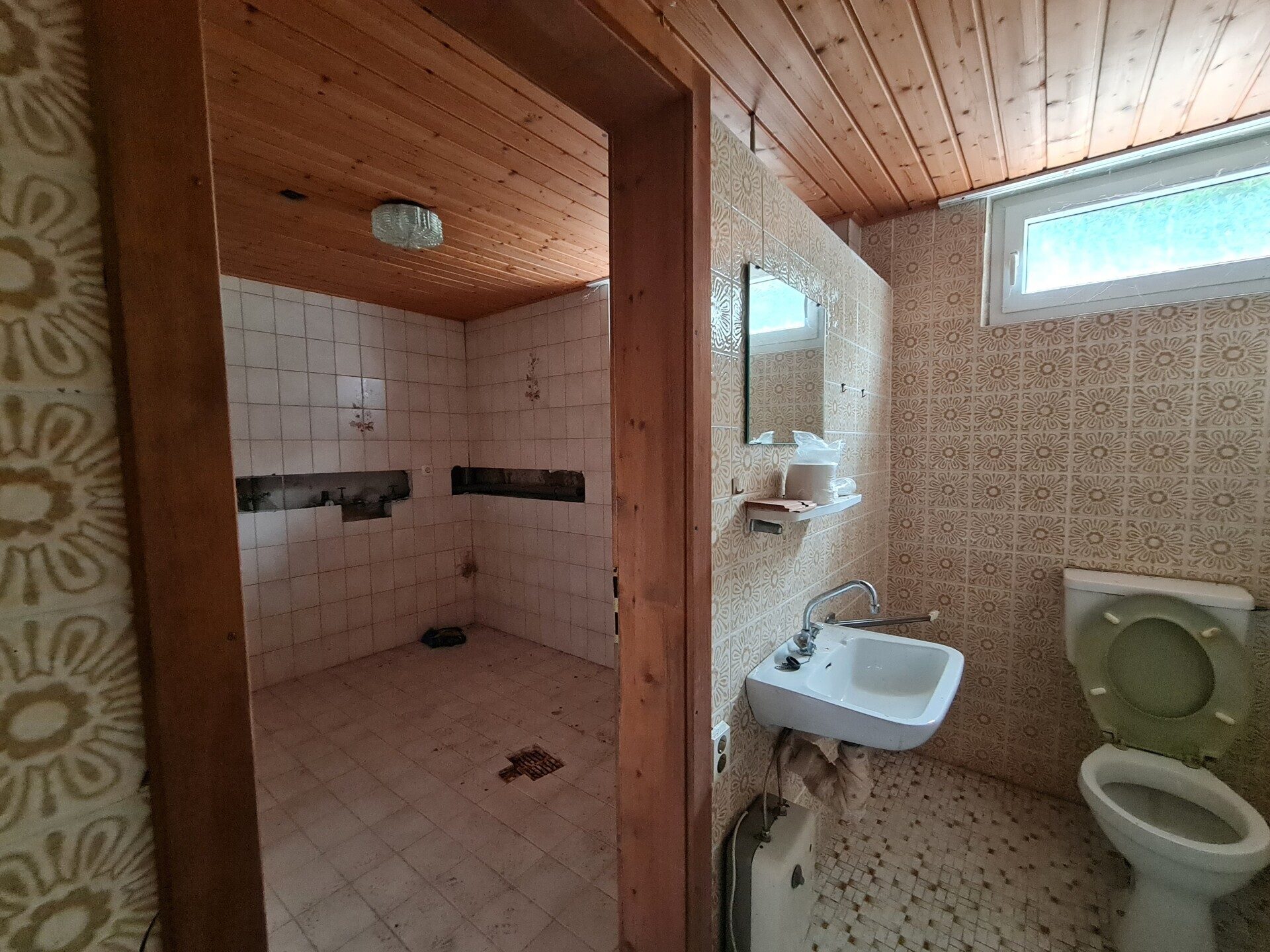 Immobilienangebot - Lam - Alle - Schnäppchen für Handwerker oder Investoren!
Sonniges, renovierungsbedürftiges EFH in schöner Lage.