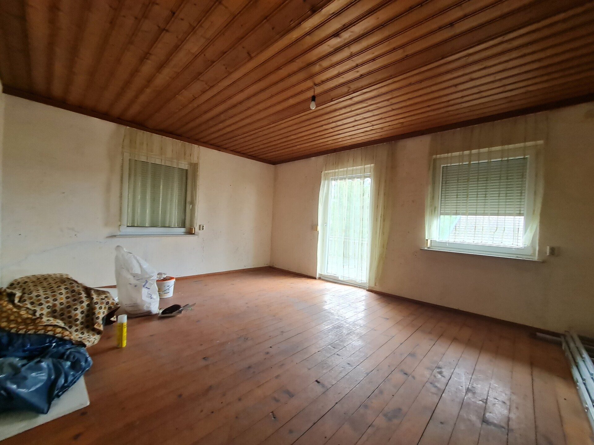 Immobilienangebot - Lam - Alle - Schnäppchen für Handwerker oder Investoren!
Sonniges, renovierungsbedürftiges EFH in schöner Lage.