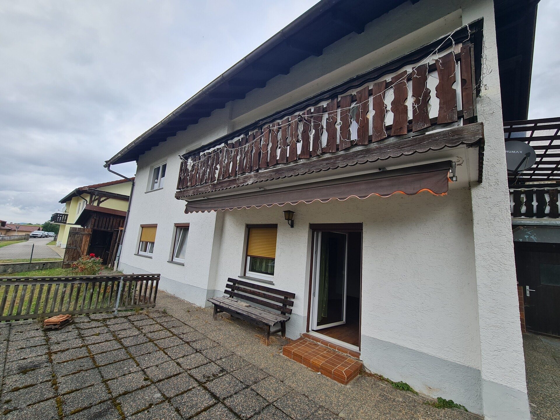 Immobilienangebot - Lam - Alle - Schnäppchen für Handwerker oder Investoren!
Sonniges, renovierungsbedürftiges EFH in schöner Lage.