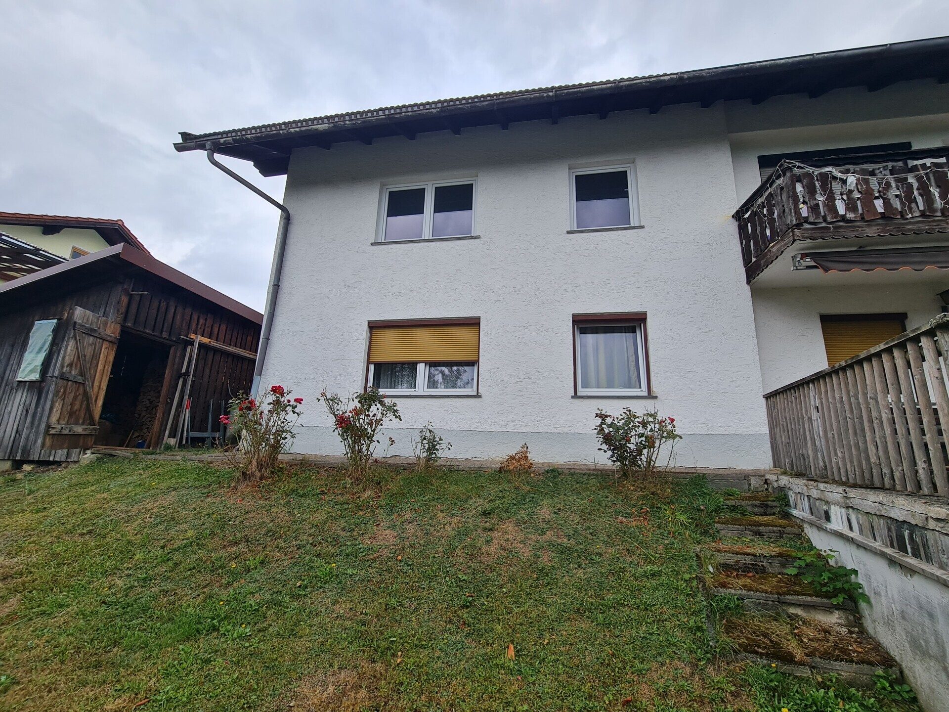 Immobilienangebot - Lam - Alle - Schnäppchen für Handwerker oder Investoren!
Sonniges, renovierungsbedürftiges EFH in schöner Lage.