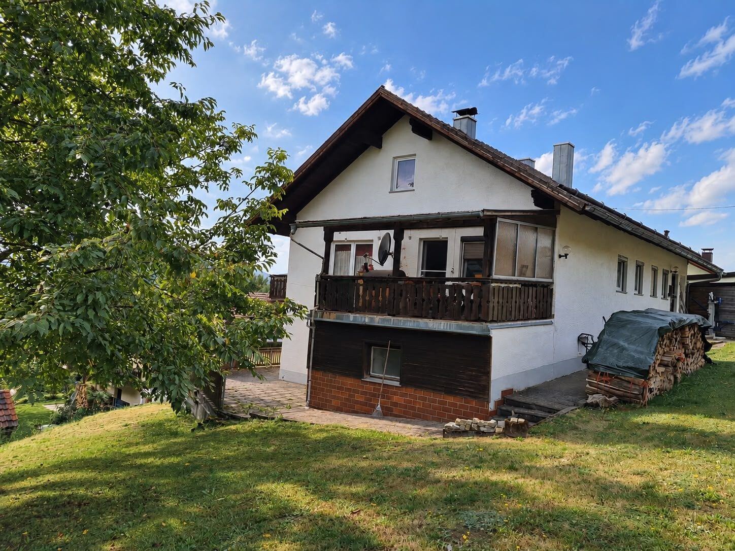 Immobilienangebot - Lam - Alle - Schnäppchen für Handwerker oder Investoren!
Sonniges, renovierungsbedürftiges EFH in schöner Lage.