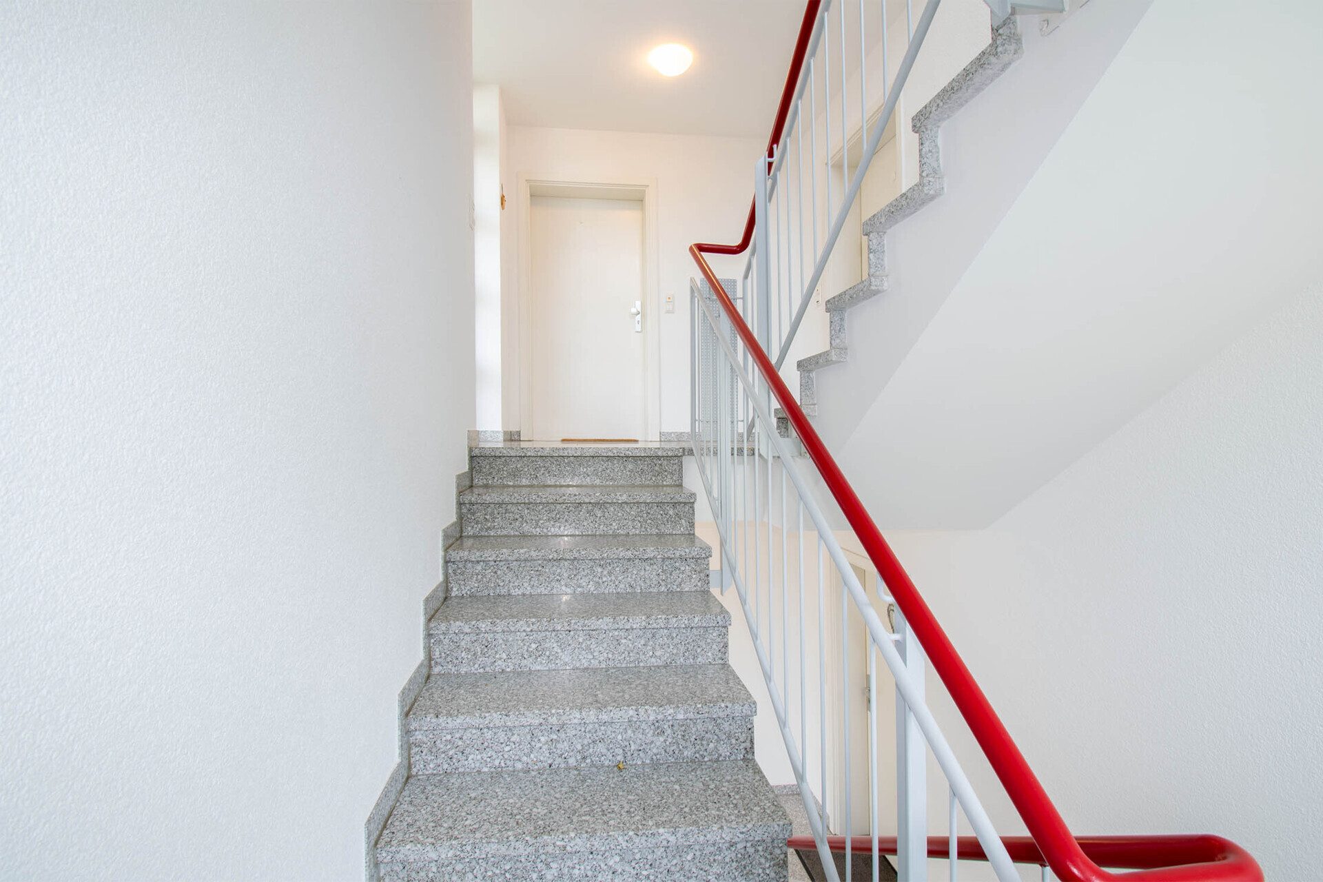 Immobilienangebot - Eislingen/Fils - Alle - Ein Zuhause zum Wohlfühlen: Helle 2-Zimmer-Whg. mit Dachterrasse und Tiefgaragenplatz