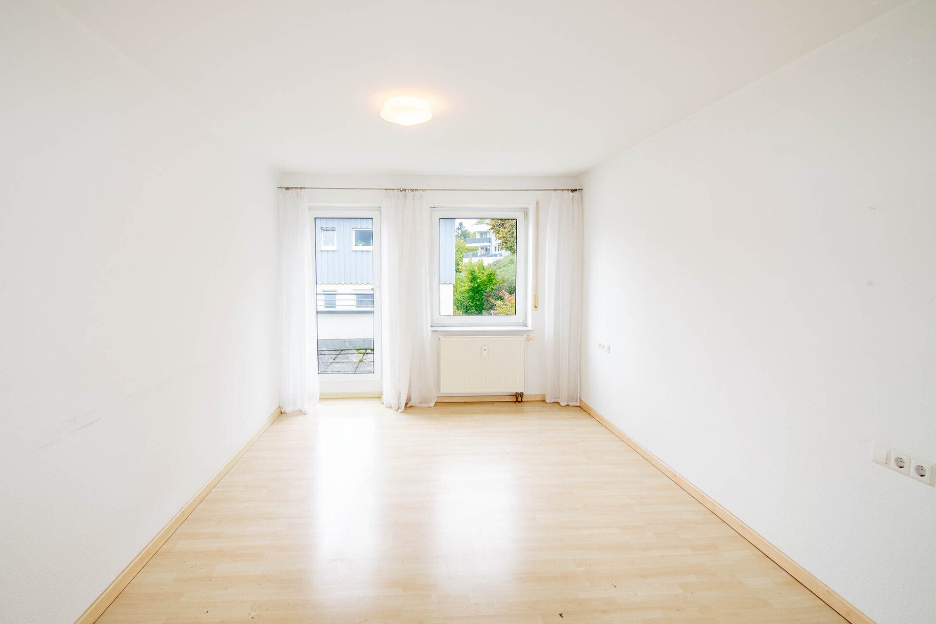 Immobilienangebot - Eislingen/Fils - Alle - Ein Zuhause zum Wohlfühlen: Helle 2-Zimmer-Whg. mit Dachterrasse und Tiefgaragenplatz