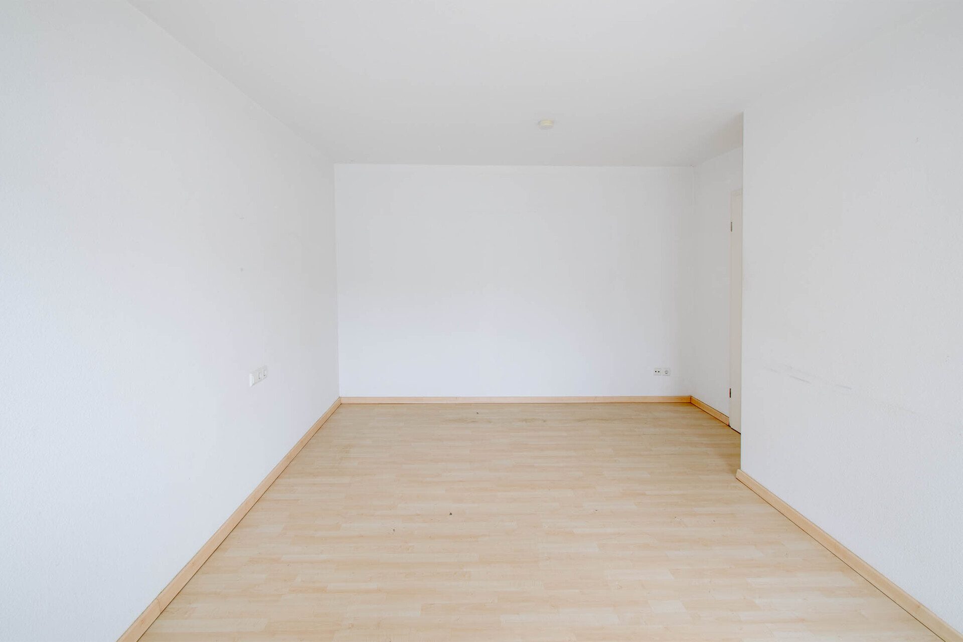 Immobilienangebot - Eislingen/Fils - Alle - Ein Zuhause zum Wohlfühlen: Helle 2-Zimmer-Whg. mit Dachterrasse und Tiefgaragenplatz