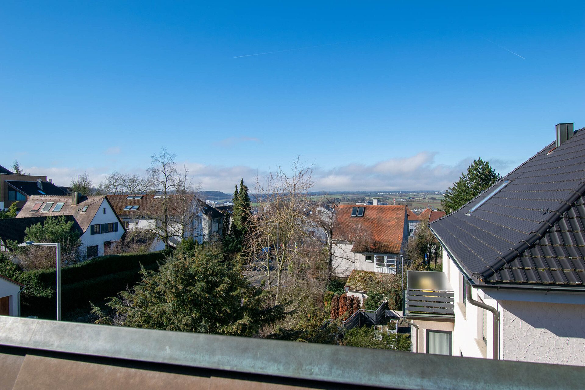 Immobilienangebot - Leonberg - Alle - Tolle Vierzimmerwohnung mit Aussicht über Leonberg und zwei Stellplätzen