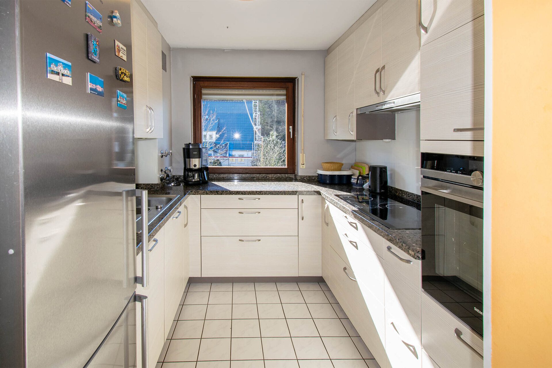 Immobilienangebot - Leonberg - Alle - Tolle Vierzimmerwohnung mit Aussicht über Leonberg und zwei Stellplätzen