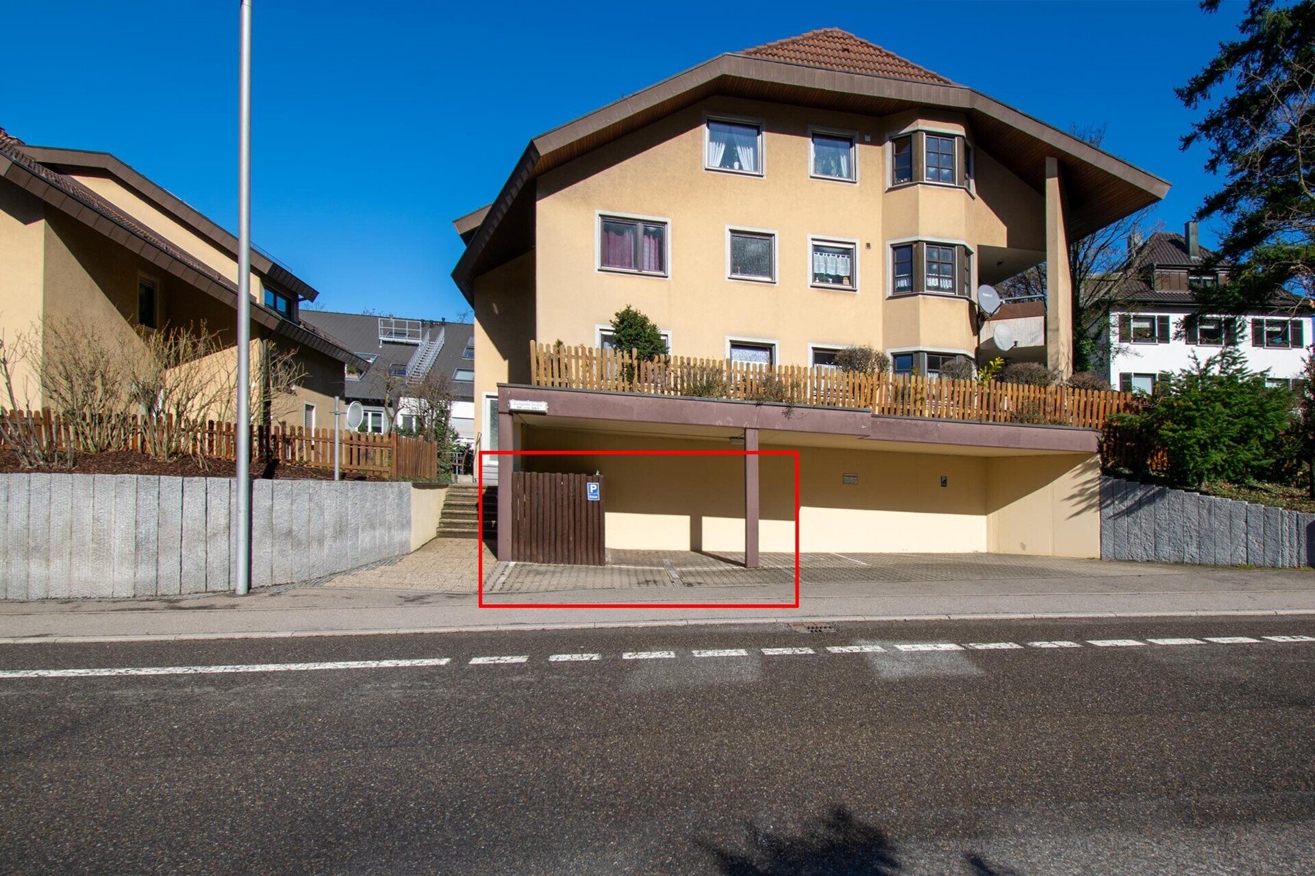 Immobilienangebot - Leonberg - Alle - Tolle Vierzimmerwohnung mit Aussicht über Leonberg und zwei Stellplätzen