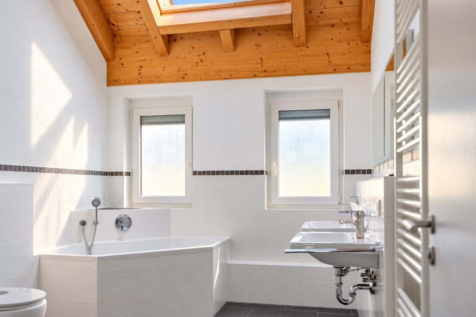 Immobilienangebot - Wolfratshausen - Alle - Modernes Familienheim im Herzen von Wolfratshausen – 6 Zimmer, offener Wohnessbereich und Vollkeller