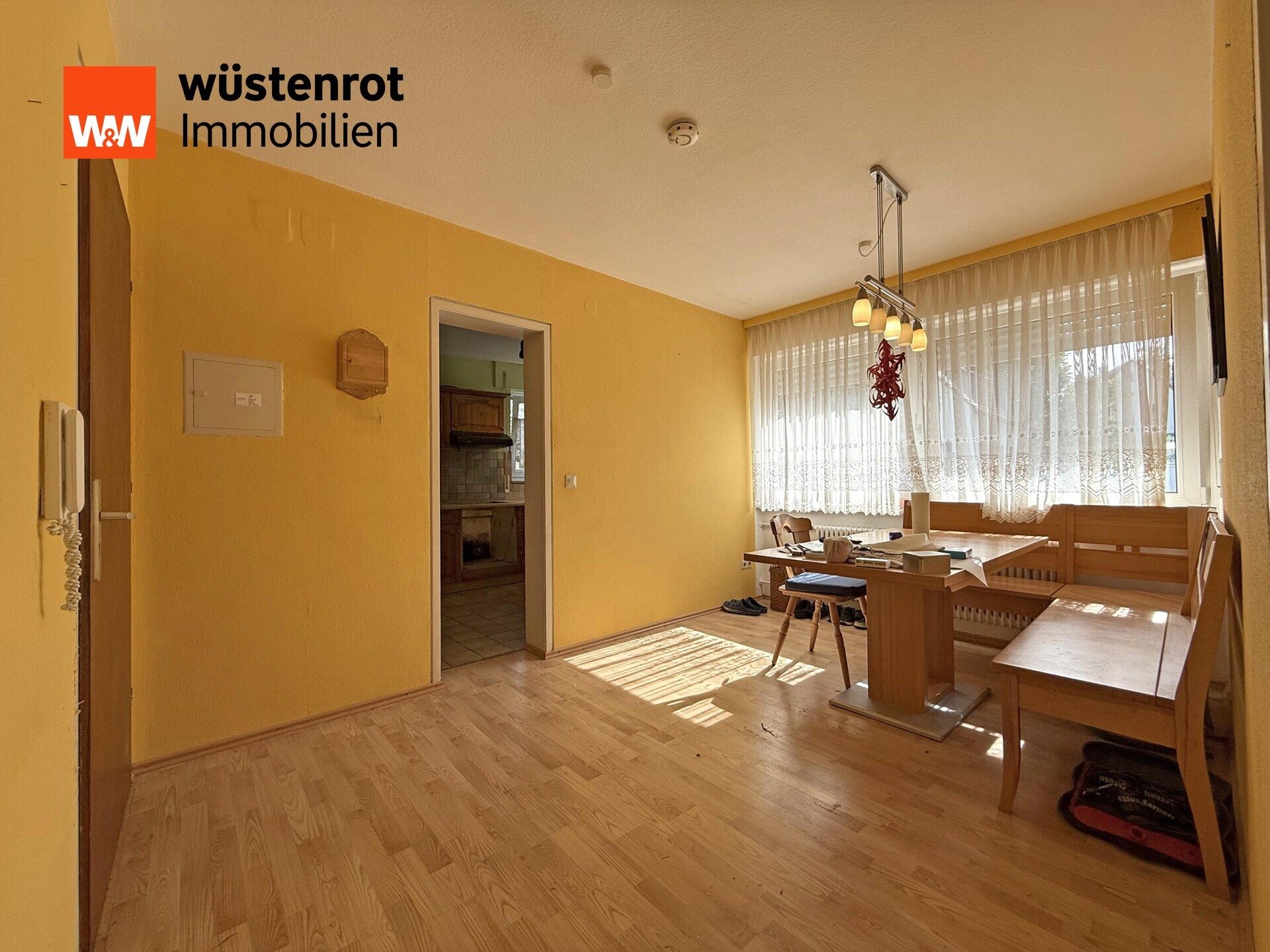 Immobilienangebot - Leonberg - Alle - Großzügige 3,5-Zimmer-Erdgeschosswohnung mit Garten, Süd-West-Terrasse & Gestaltungspotenzial