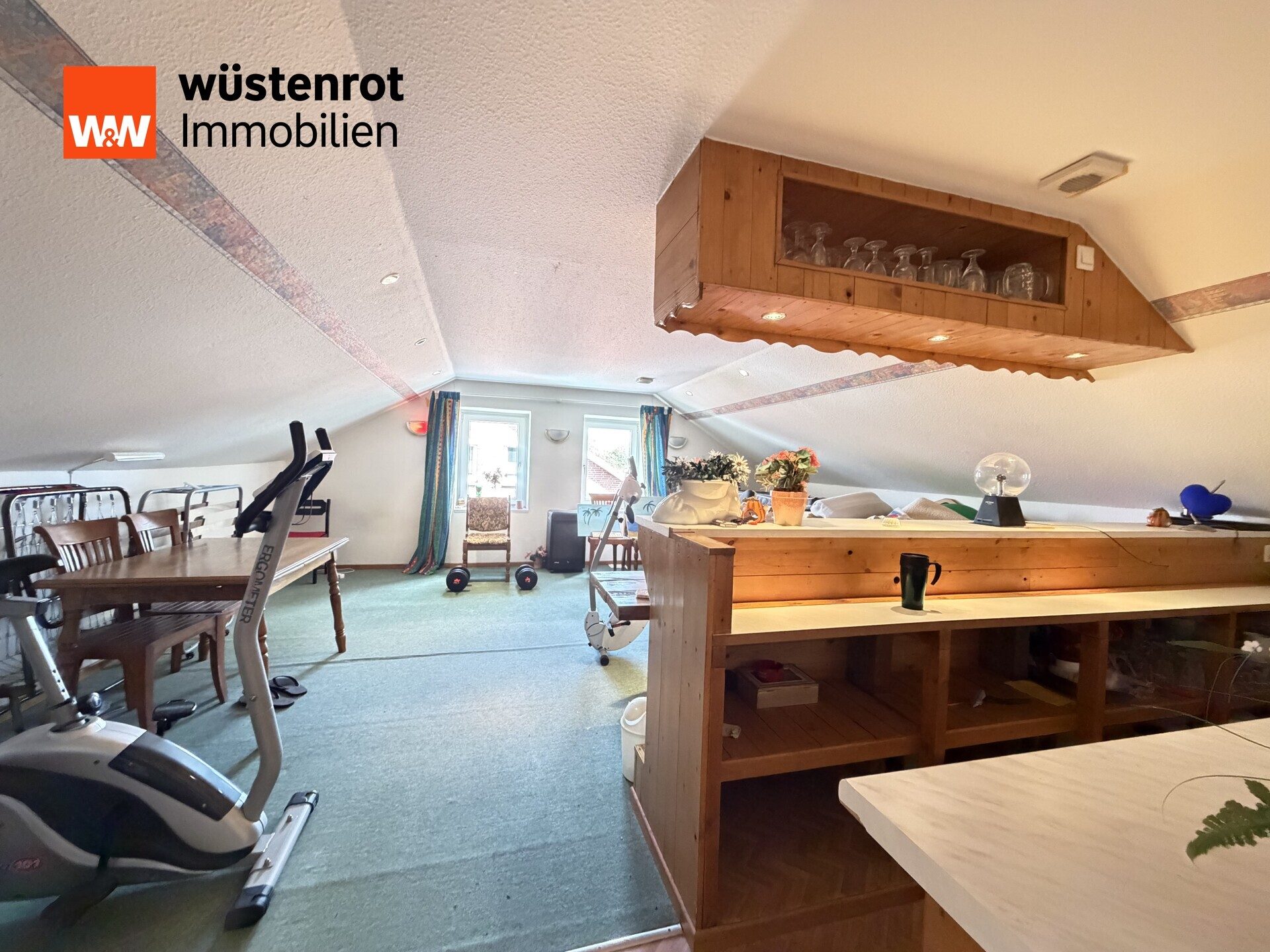 Immobilienangebot - Flensburg - Alle - Modernes Zuhause mit viel Wohnkomfort, sonnigem Westbalkon und ausgebautem Dachgeschoss in Flensburg