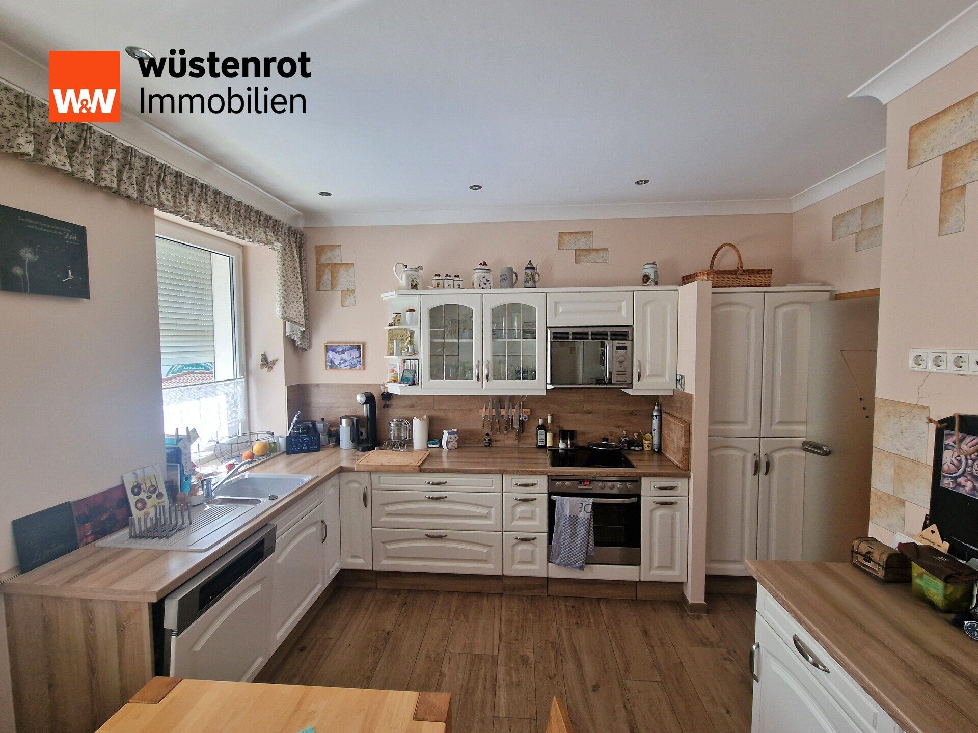 Immobilienangebot - Aschersleben - Alle - Aschersleben- Hotel + Gastro + Chefwohnung mit Balkon & eigenem privaten Pool- Hof, sofortiger Start möglich