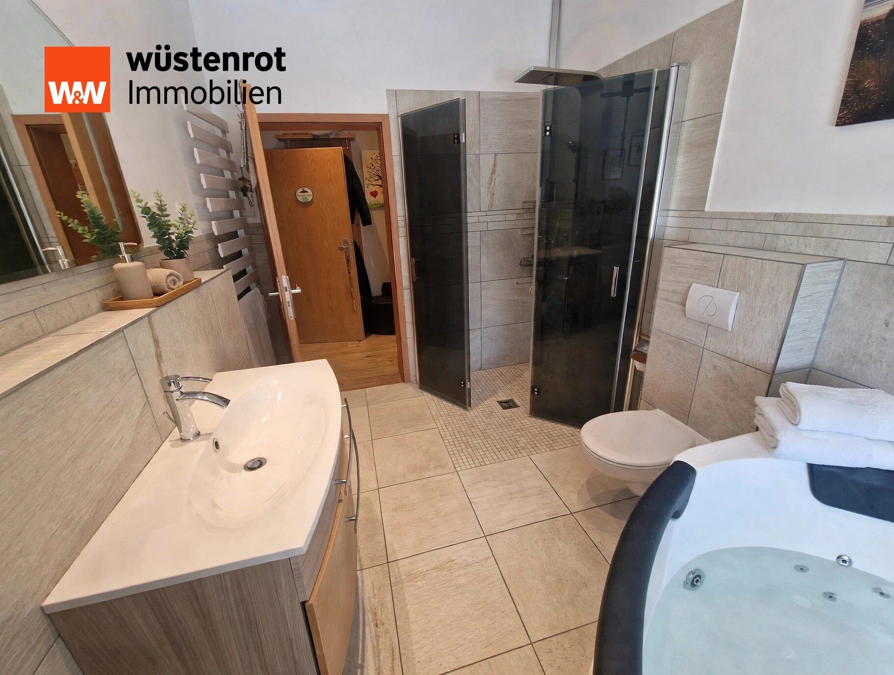 Immobilienangebot - Aschersleben - Alle - Aschersleben- Hotel + Gastro + Chefwohnung mit Balkon & eigenem privaten Pool- Hof, sofortiger Start möglich