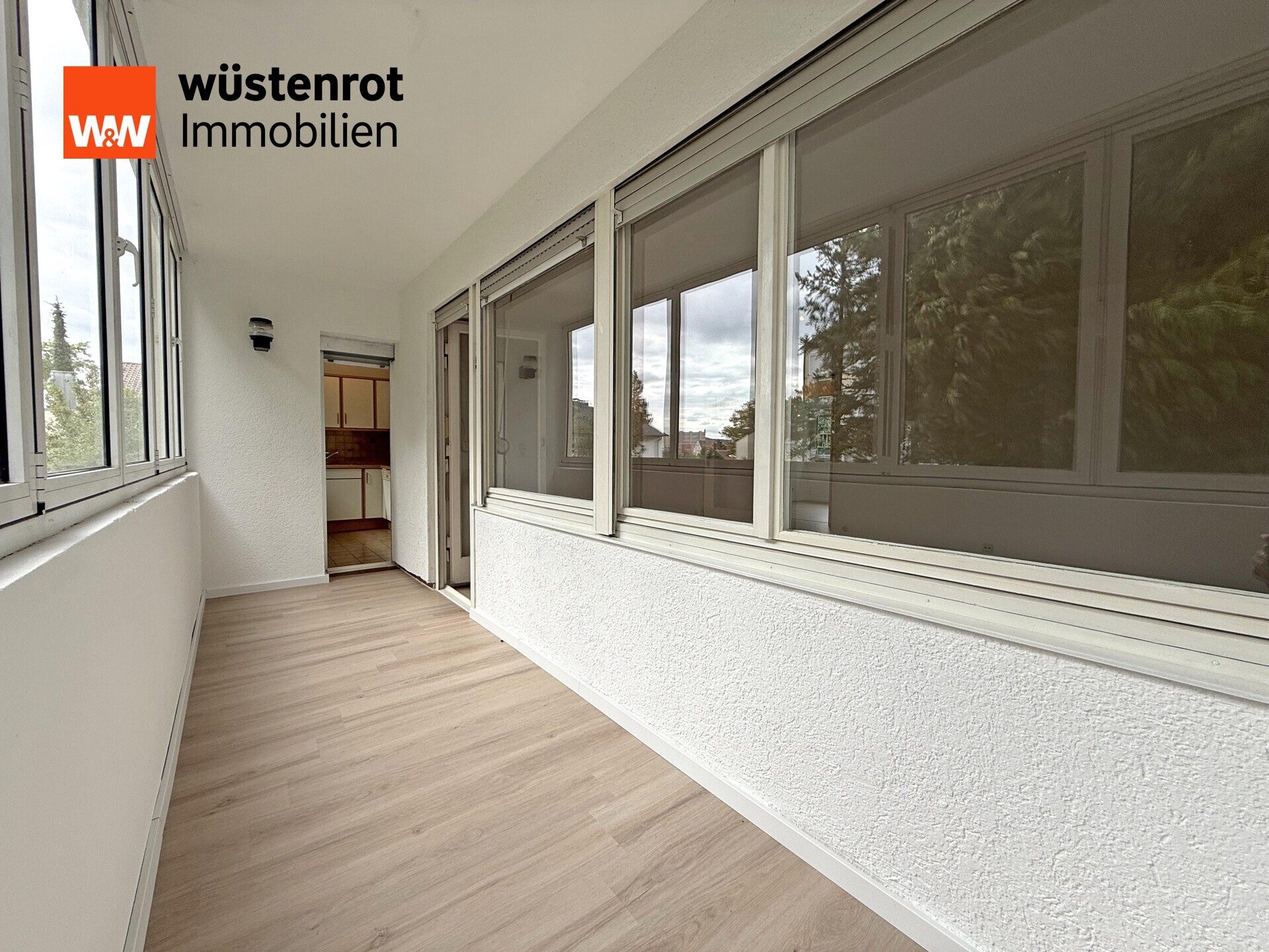 Immobilienangebot - Leonberg - Alle - Einziehen & wohlfühlen: Moderne 3-Zimmer-Wohnung mit Loggia & Außenstellplatz