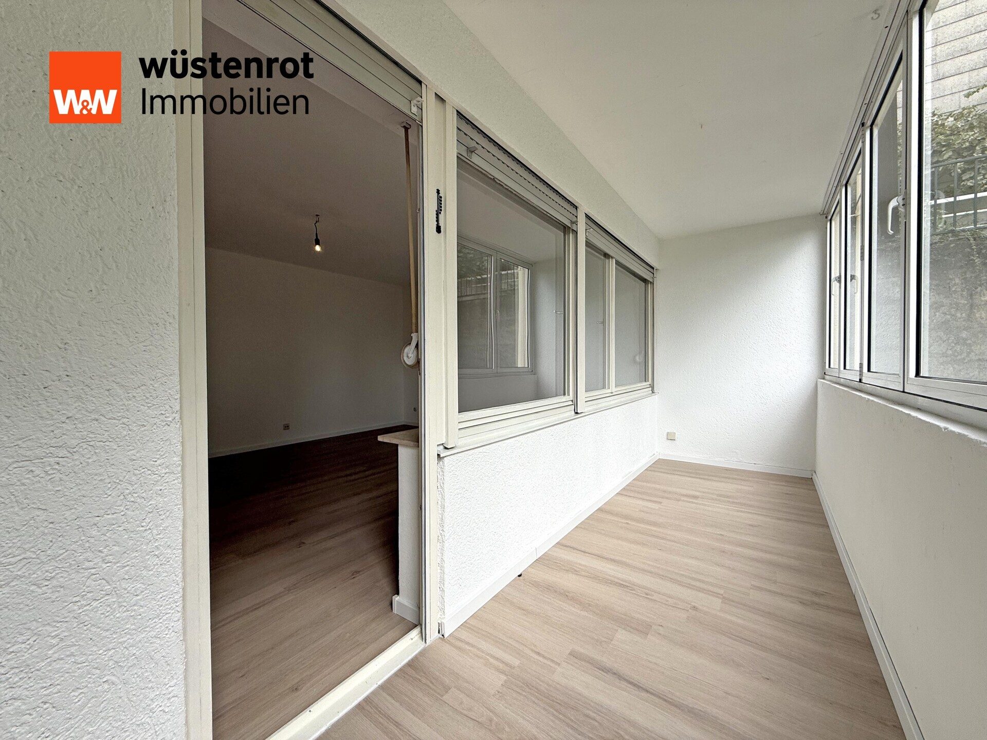 Immobilienangebot - Leonberg - Alle - Einziehen & wohlfühlen: Moderne 3-Zimmer-Wohnung mit Loggia & Außenstellplatz