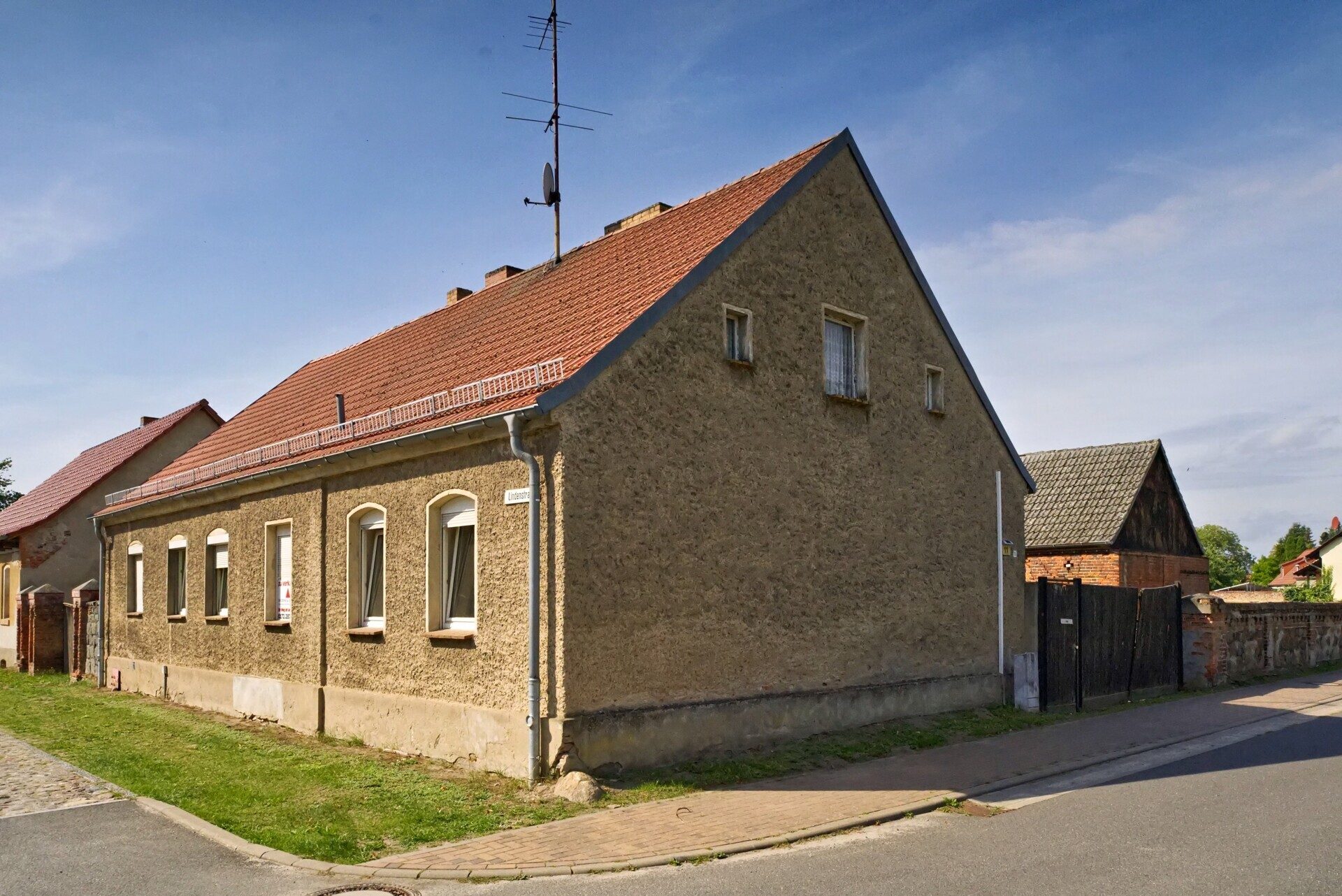 Immobilienangebot - Beiersdorf - Alle - Mini Resthof mit Scheune und Stallungen sowie Freifläche