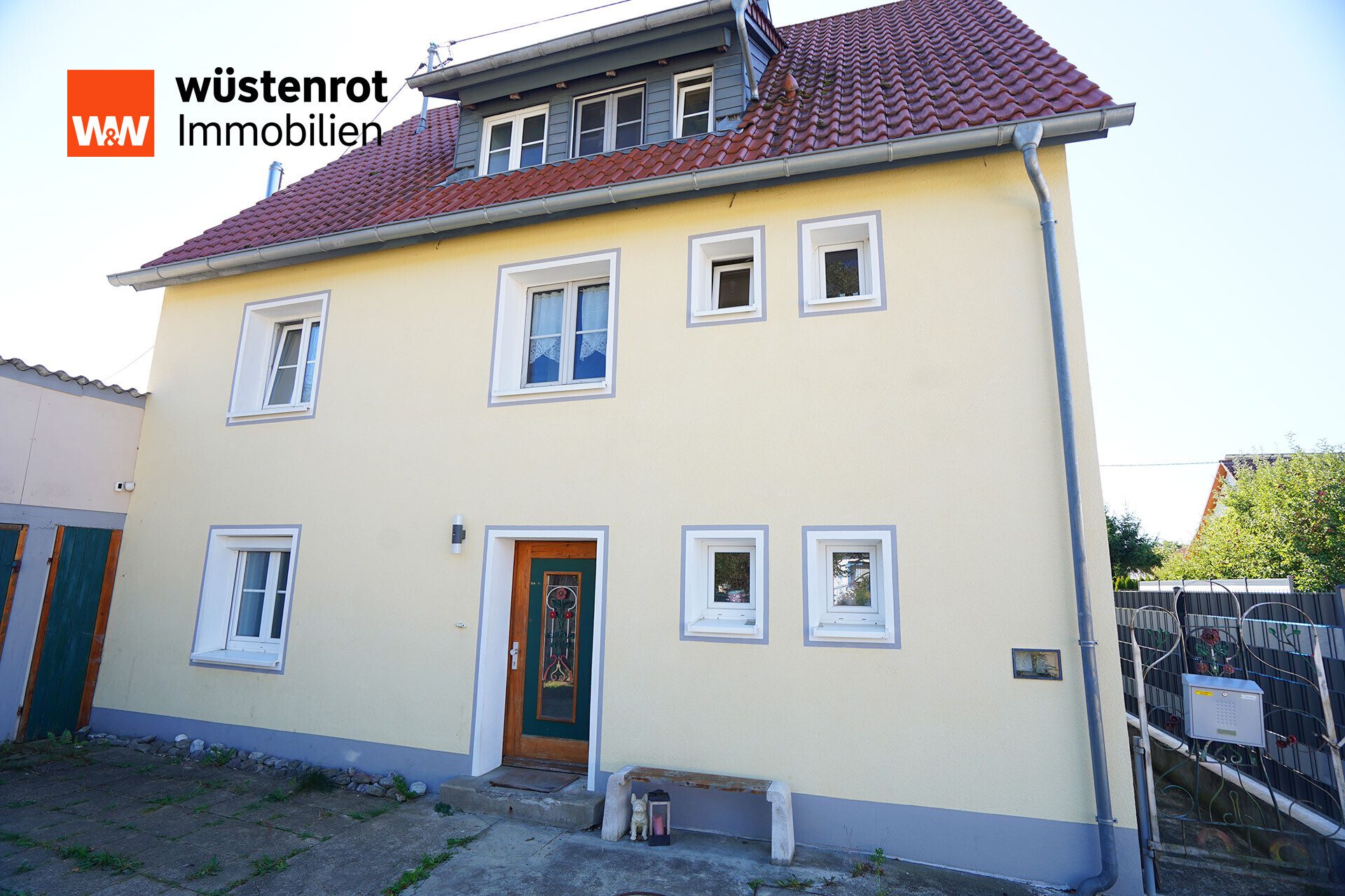 Immobilienangebot - Achstetten / Stetten - Alle - Viel Platz im und ums Haus und viel Potenzial in ruhiger und gleichzeitig zentraler Wohnlage.
