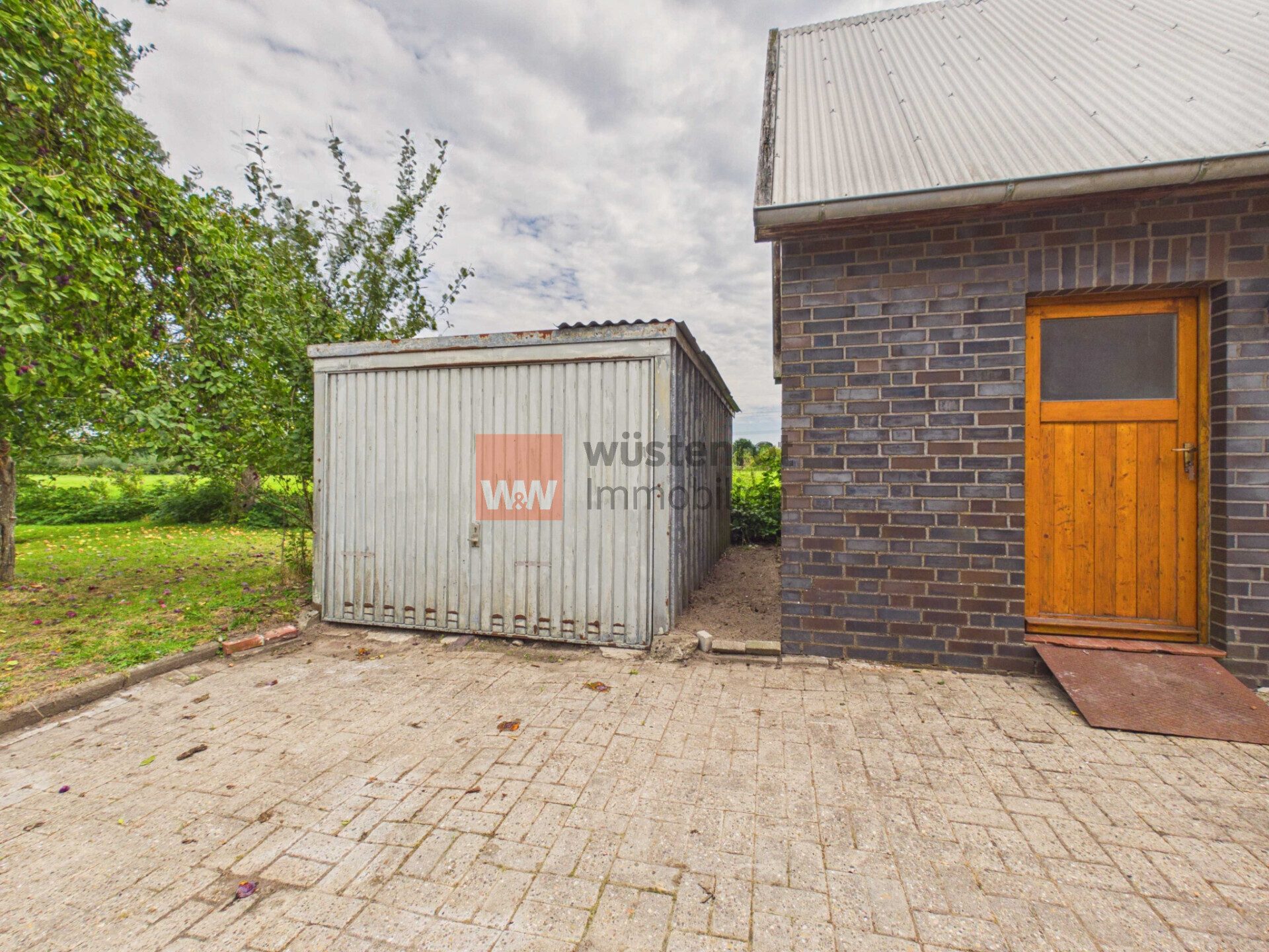 Immobilienangebot - Sande / Neustadtgödens - Alle - Komm wir ziehen nach Friesland. Viel Wohn- und Nutzfläche für wenig Geld. EFH mit 4 ZKB+Ausbaureser.