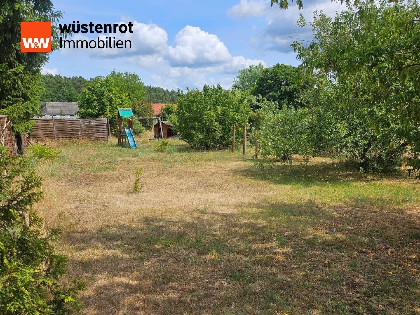 Immobilienangebot - Elbe-Parey / Güsen - Alle - Großzügiges Einfamilienhaus mit 1.357 m² Grundstück, Garten und separater Gewerbeeinheit