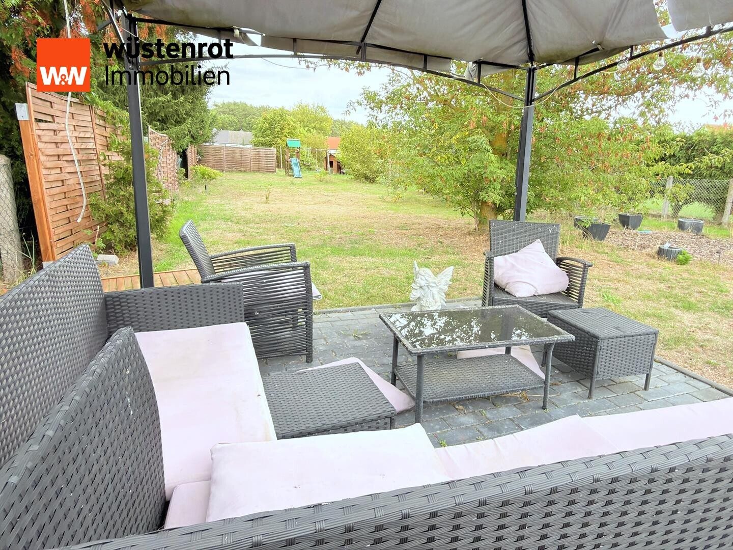 Immobilienangebot - Elbe-Parey / Güsen - Alle - Großzügiges Einfamilienhaus mit 1.357 m² Grundstück, Garten und separater Gewerbeeinheit