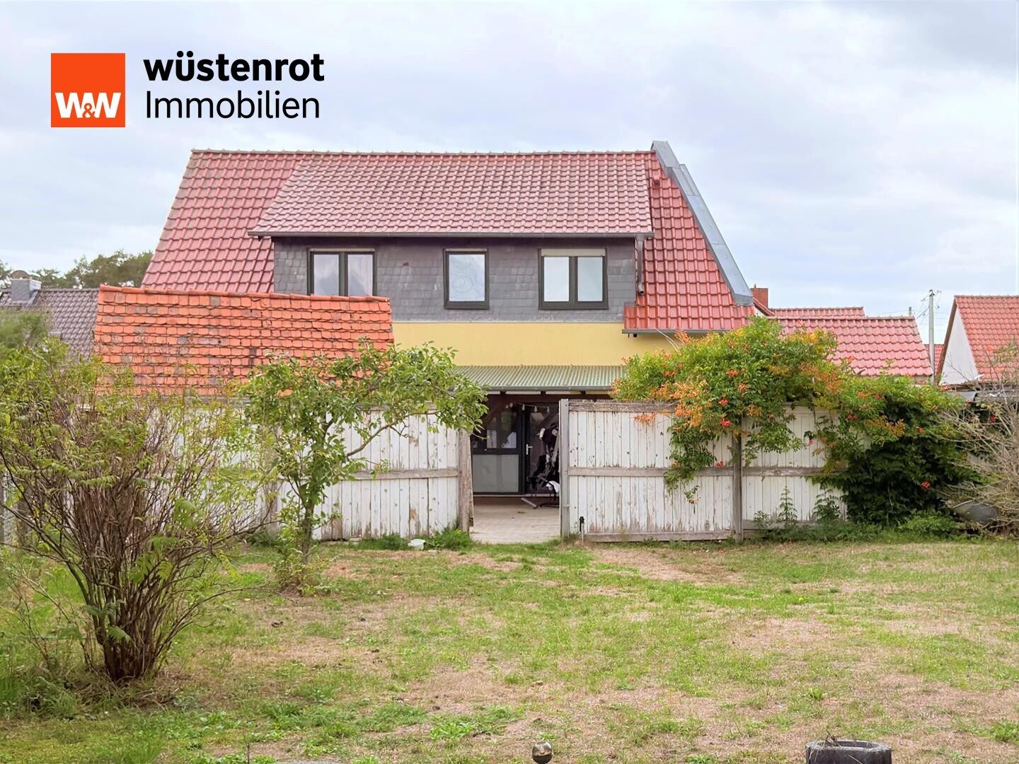 Immobilienangebot - Elbe-Parey / Güsen - Alle - Großzügiges Einfamilienhaus mit 1.357 m² Grundstück, Garten und separater Gewerbeeinheit