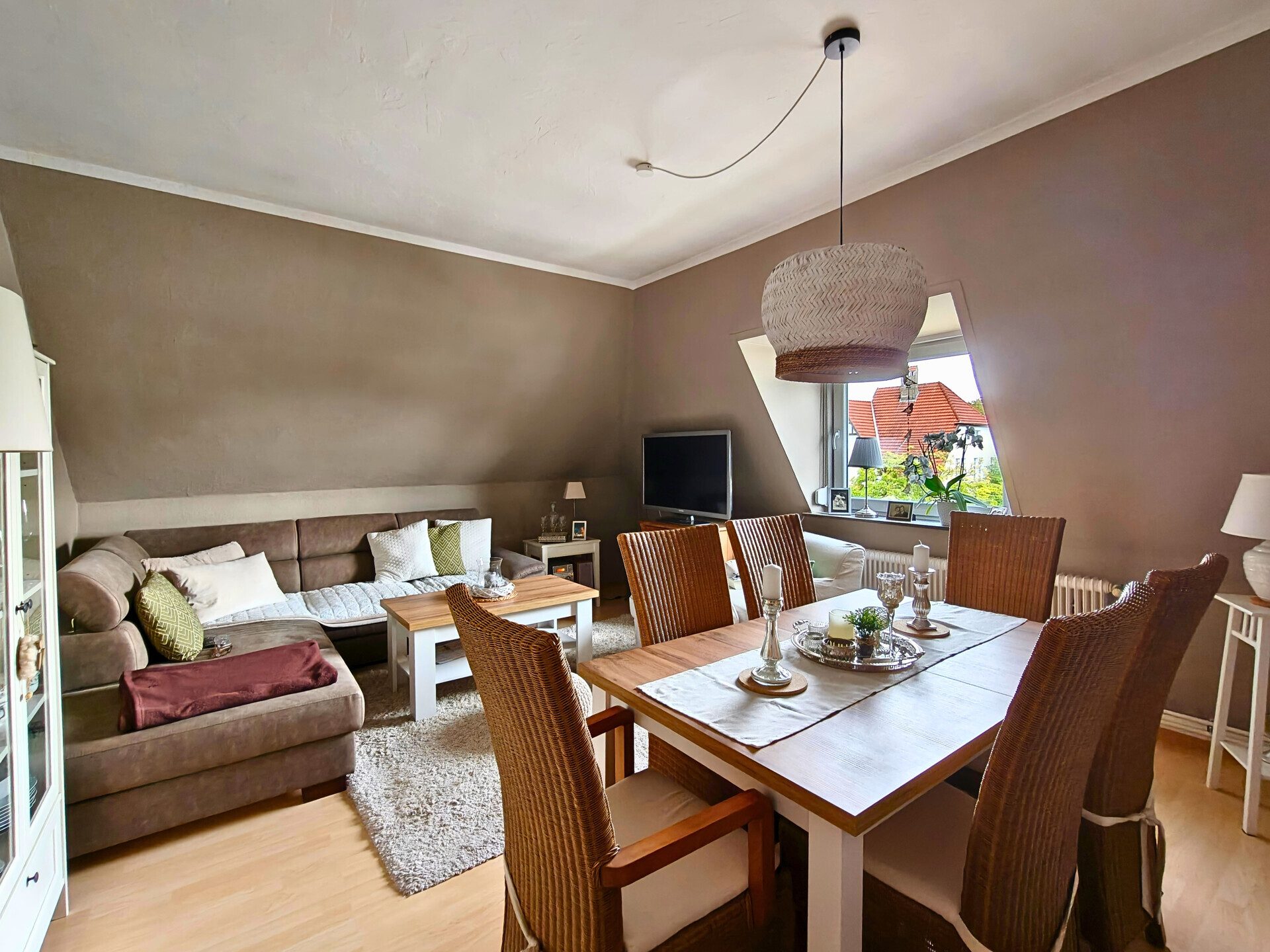 Immobilienangebot - Bielefeld - Alle - Charmante Eigentumswohnung mit zusätzlichen Nutzflächen in Bielefeld-Schildesche