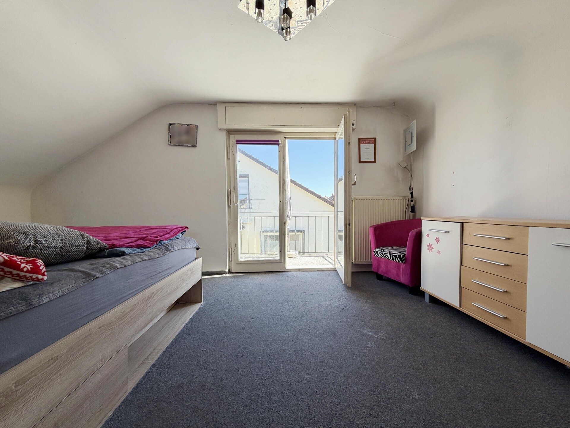 Immobilienangebot - Radolfzell am Bodensee - Alle - Nicht perfekt - dafür zum TOP-Preis.
5 Zimmer auf 100 m². Echtes Traum-
Grundstück. Eigene Garage.