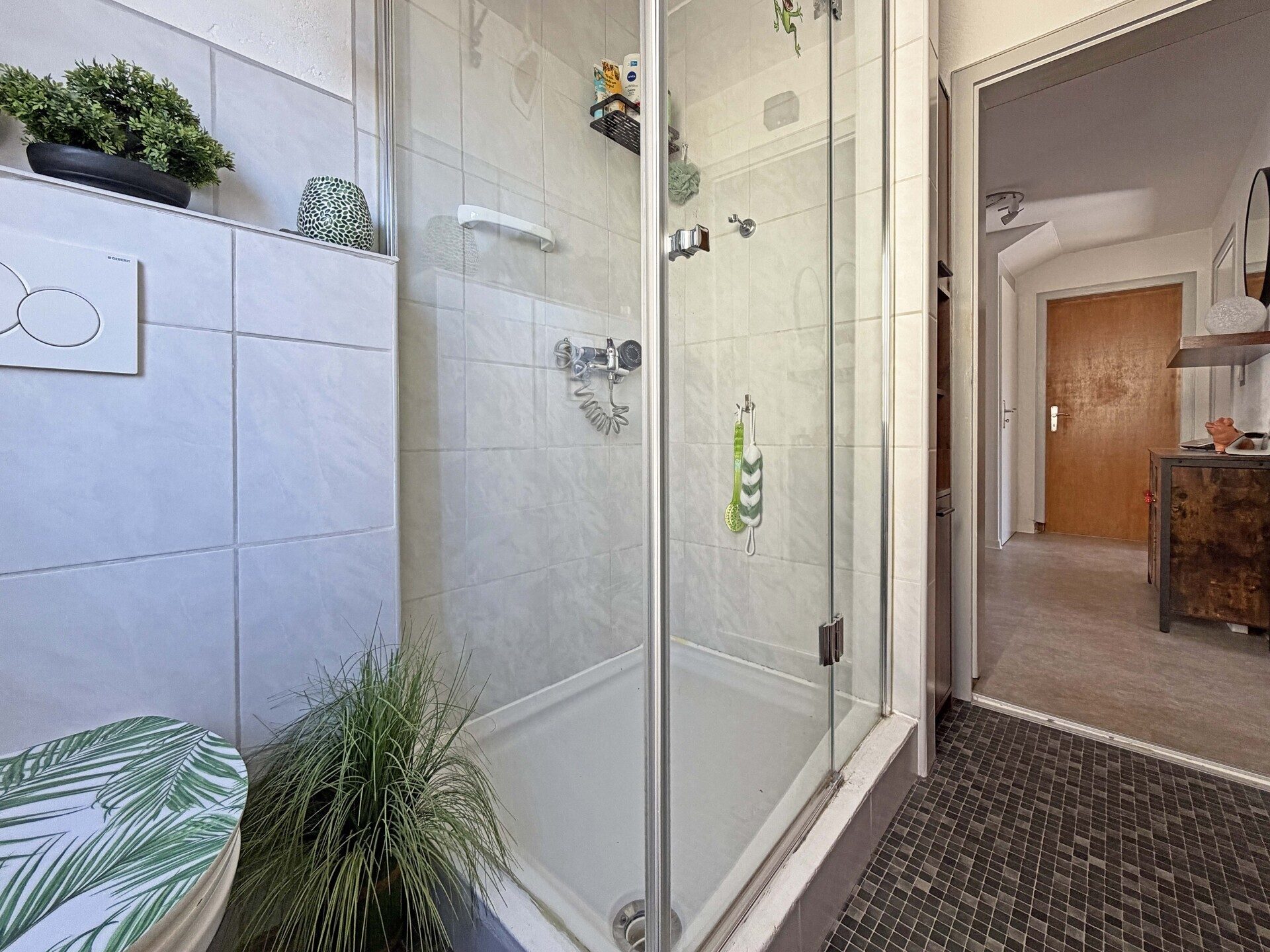 Immobilienangebot - Radolfzell am Bodensee - Alle - Nicht perfekt - dafür zum TOP-Preis.
5 Zimmer auf 100 m². Echtes Traum-
Grundstück. Eigene Garage.