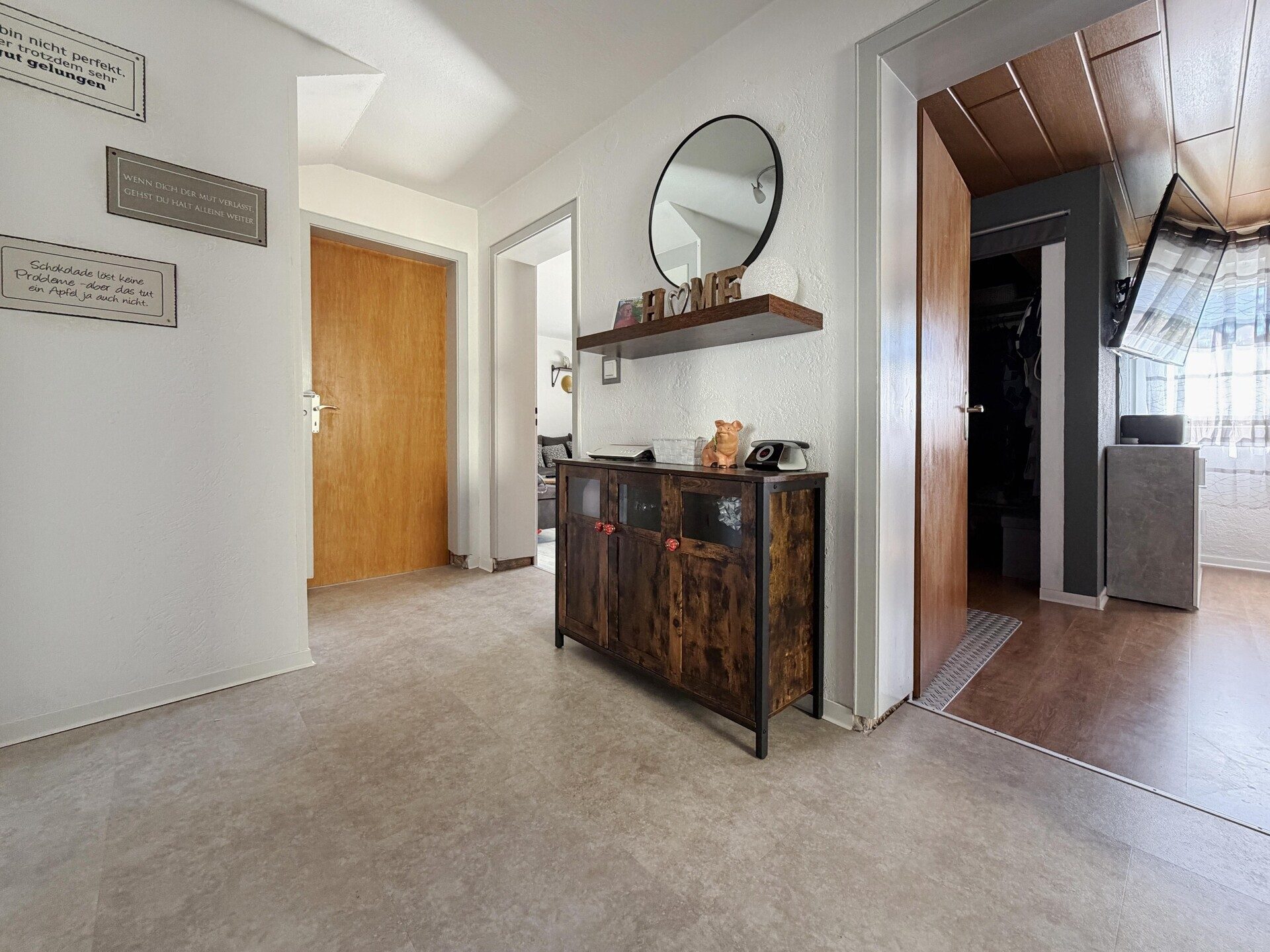 Immobilienangebot - Radolfzell am Bodensee - Alle - Nicht perfekt - dafür zum TOP-Preis.
5 Zimmer auf 100 m². Echtes Traum-
Grundstück. Eigene Garage.