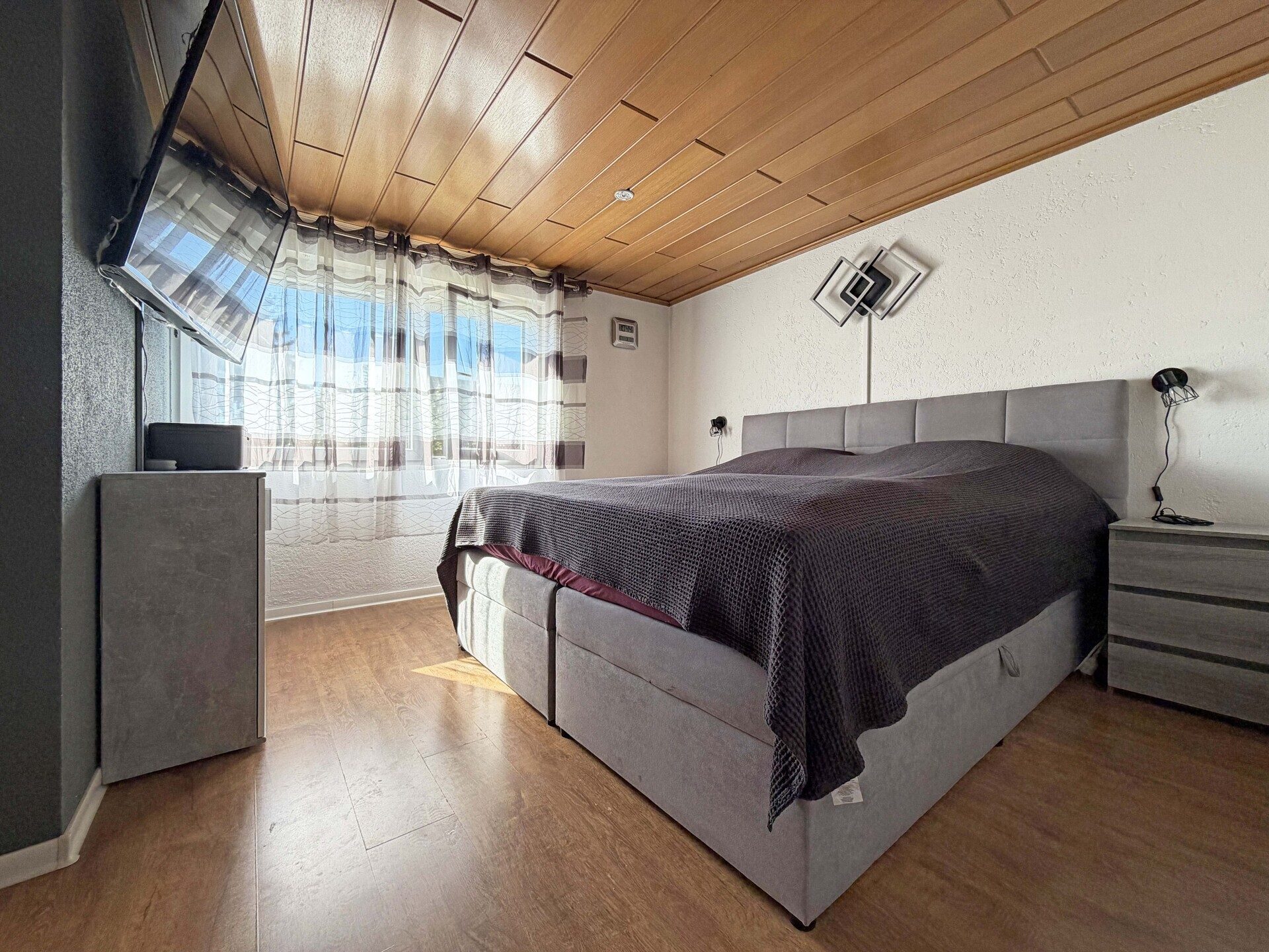 Immobilienangebot - Radolfzell am Bodensee - Alle - Nicht perfekt - dafür zum TOP-Preis.
5 Zimmer auf 100 m². Echtes Traum-
Grundstück. Eigene Garage.