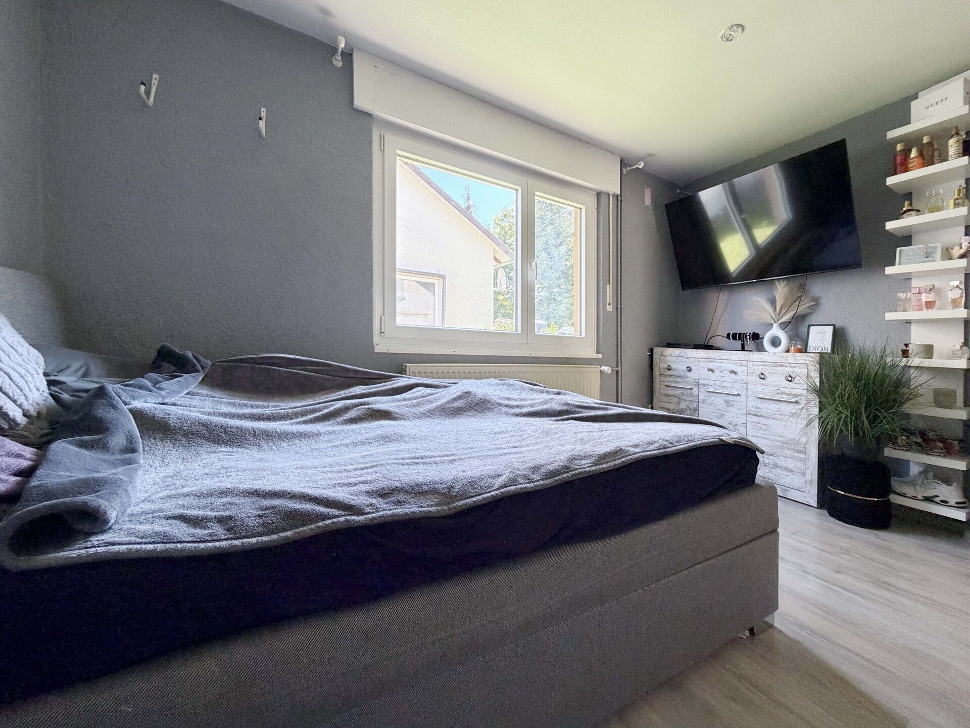 Immobilienangebot - Radolfzell am Bodensee - Alle - Nicht perfekt - dafür zum TOP-Preis.
5 Zimmer auf 100 m². Echtes Traum-
Grundstück. Eigene Garage.