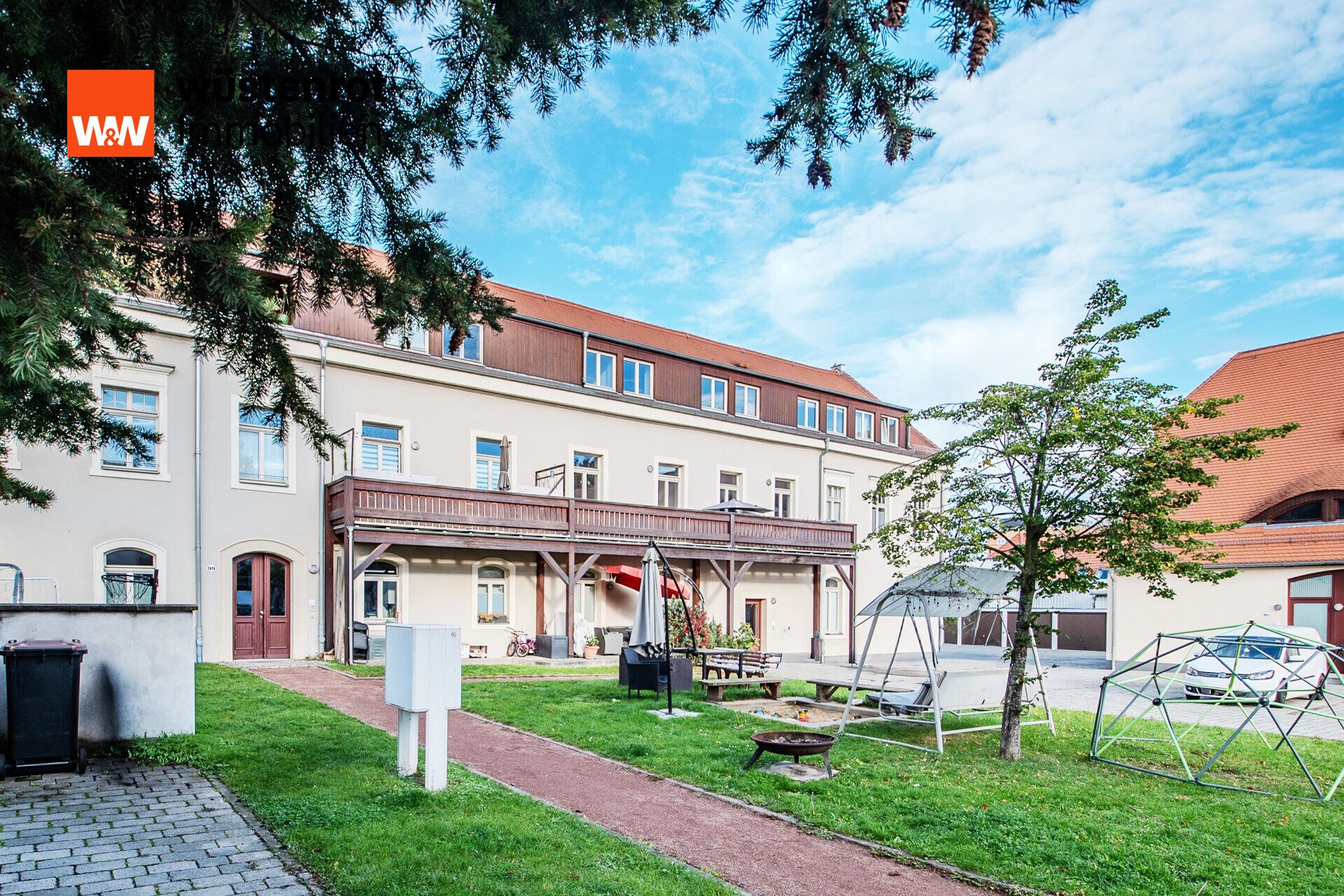 Immobilienangebot - Dresden - Alle - Wohnen mit historischem Charme – Großzügige Eigentumswohnung im denkmalgeschützten Vierseitenhof