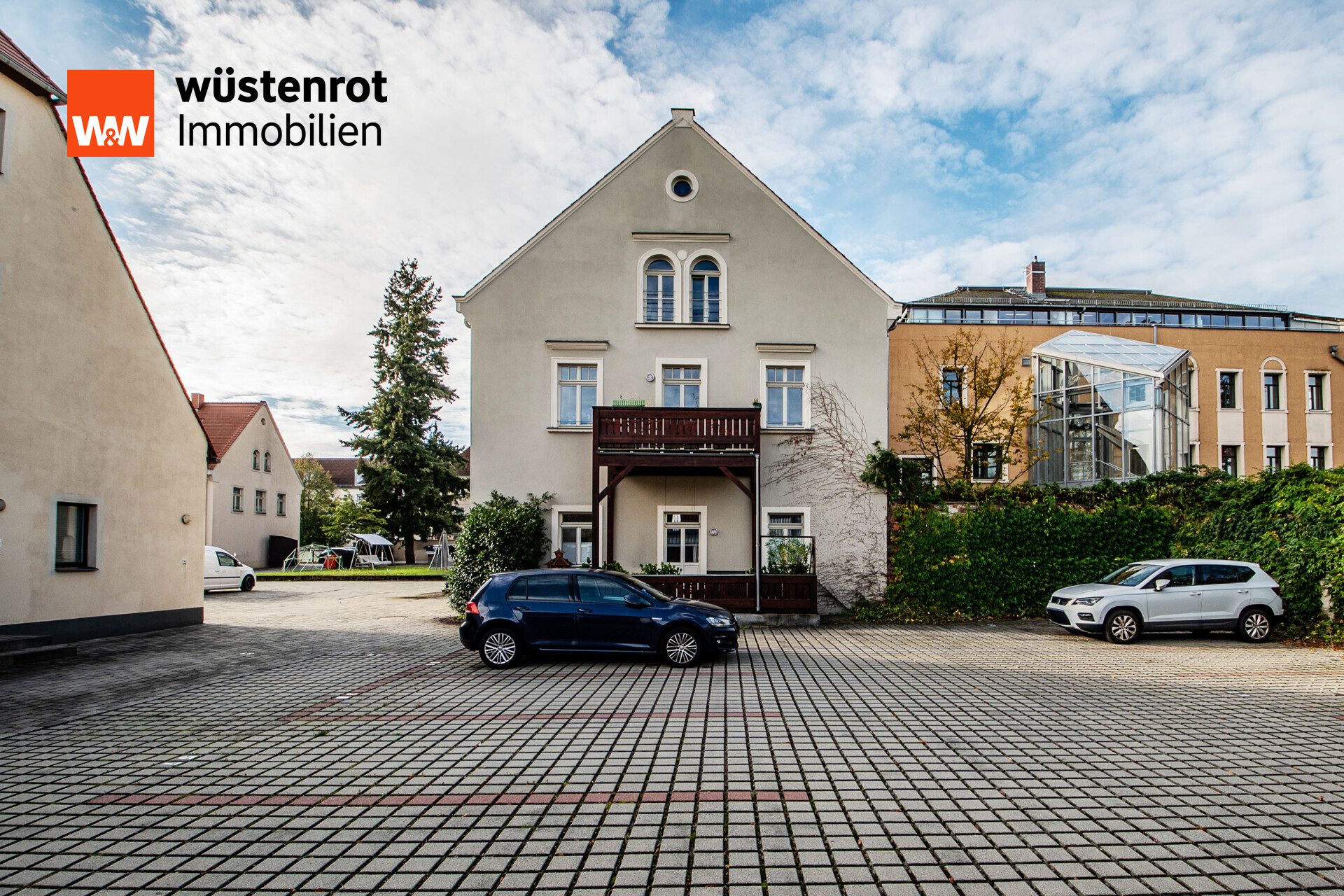 Immobilienangebot - Dresden - Alle - Wohnen mit historischem Charme – Großzügige Eigentumswohnung im denkmalgeschützten Vierseitenhof